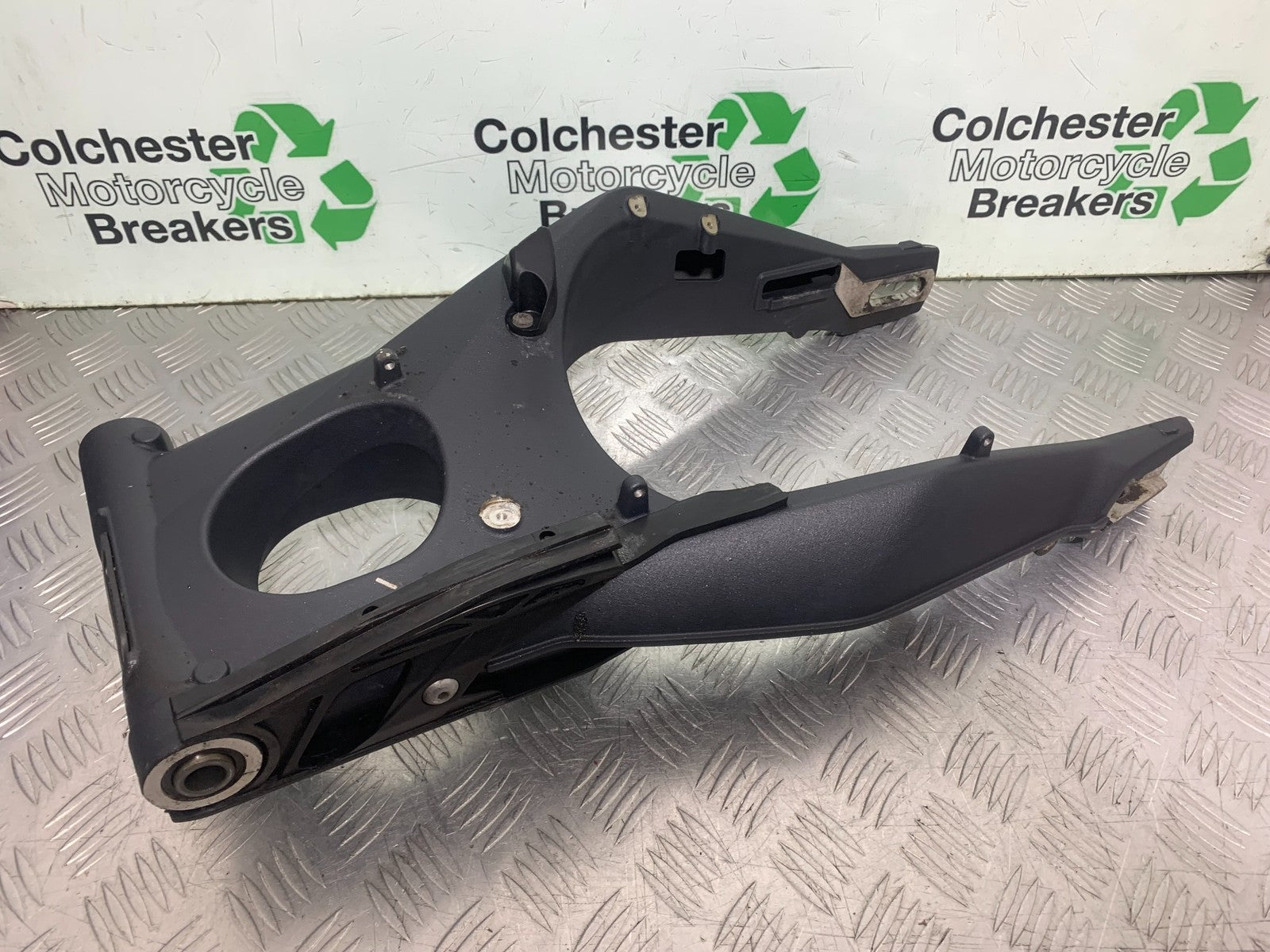 TRIUMPH 675 STREET TRIPLE RX SWINGARM   2015- 2017 (CMB1299)