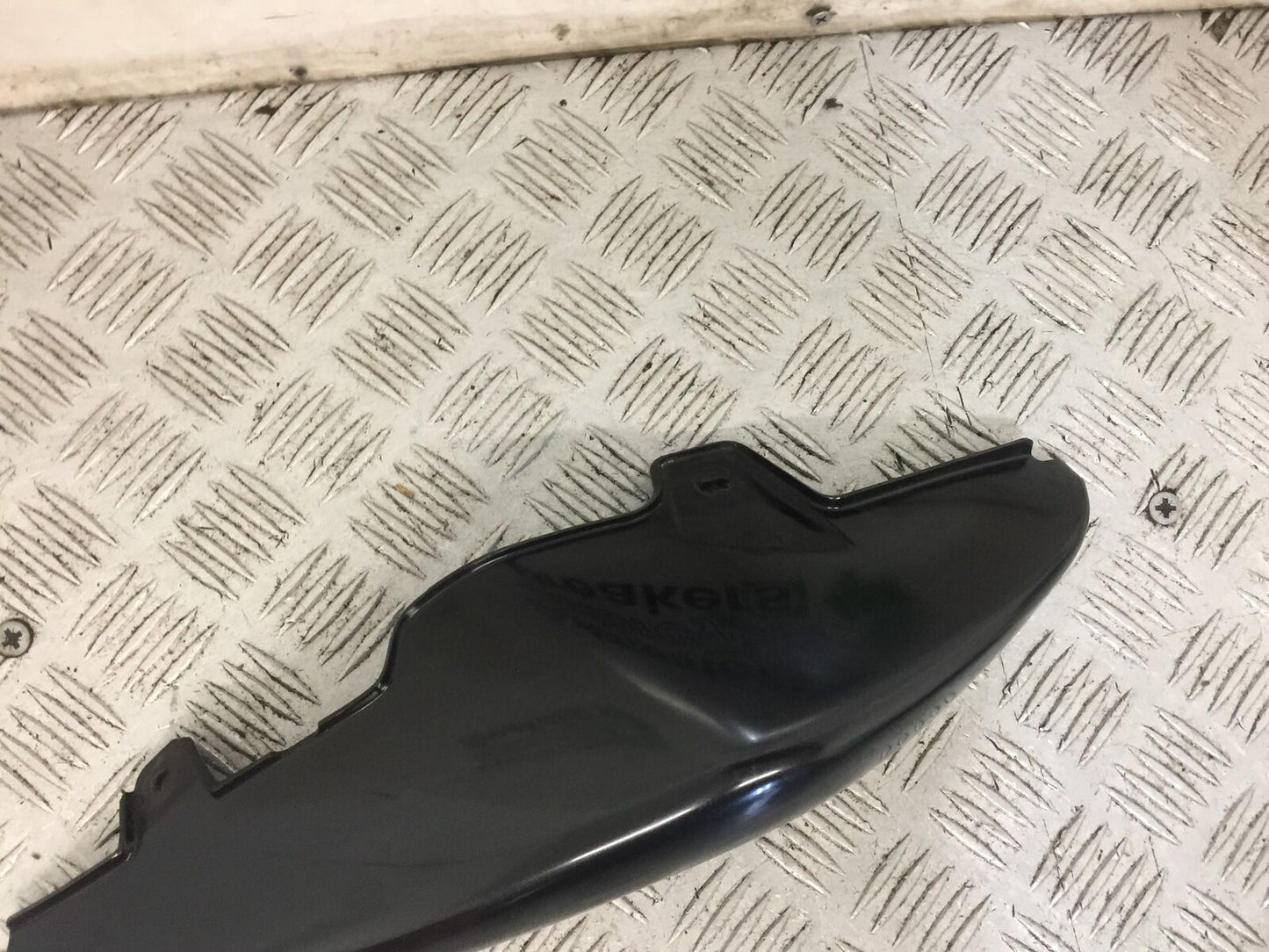 TRIUMPH 1050 SPEED TRIPLE RIGHT SEAT PANEL  YEAR 2012-2015 (STOCK 752)