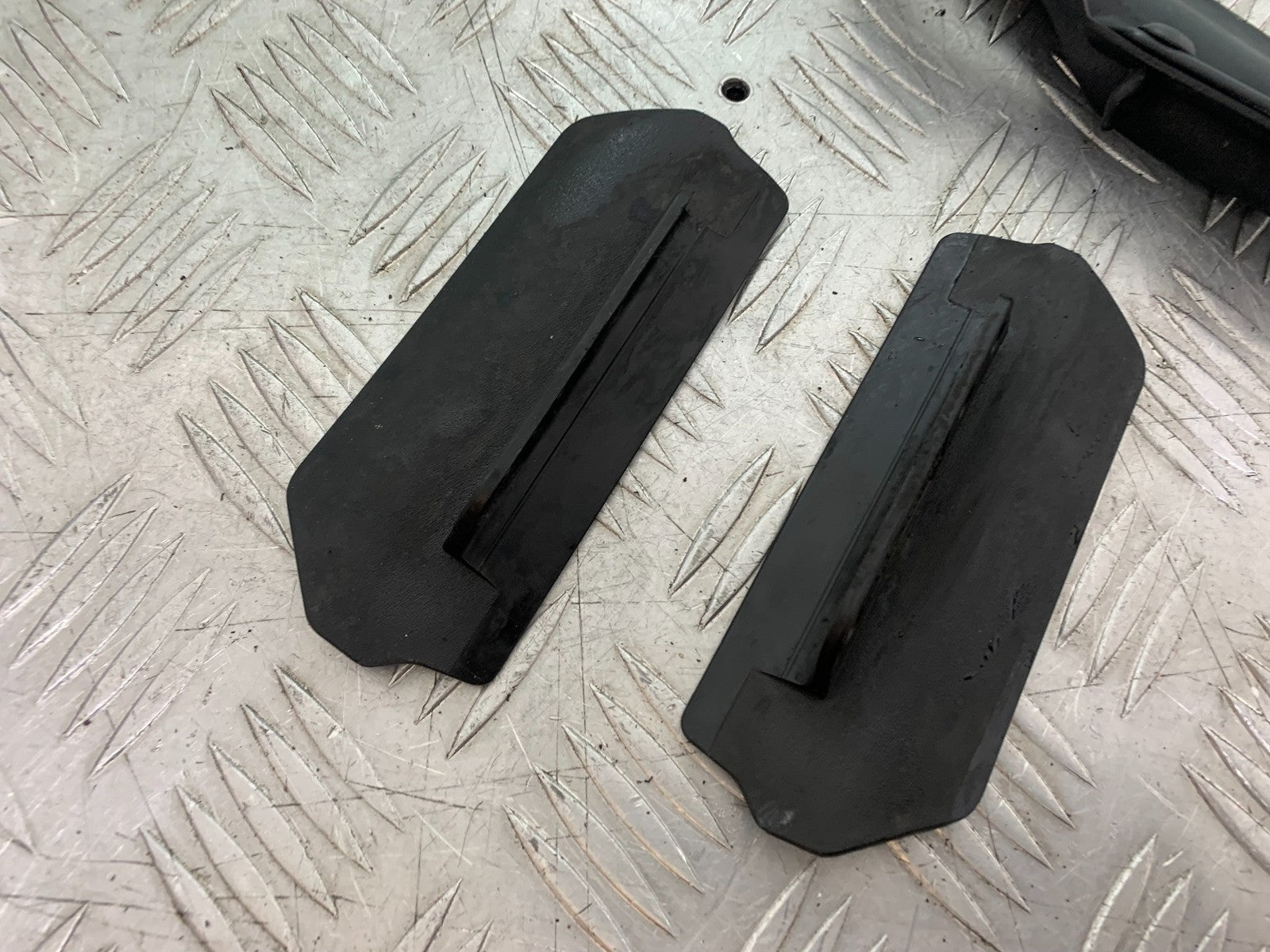 TRIUMPH SPEED TRIPLE R 1050 INFILL PANELS   2009 (CMB1183)