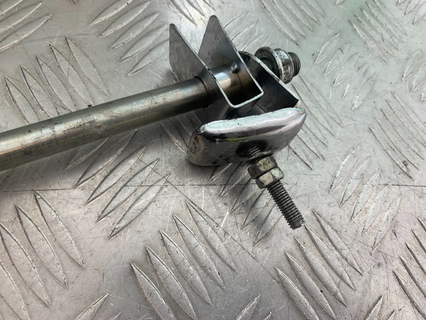 PIONEER NEVADA XF125 REAR WHEEL SPINDLE   YEAR 2009 (CMB1214)