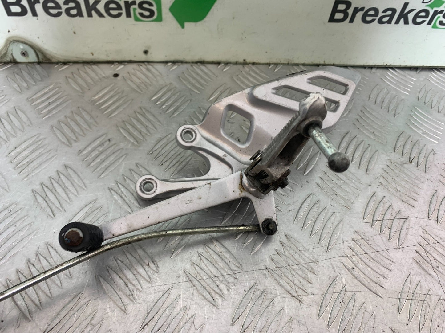 YAMAHA YZF-R125 YZF 125 FRONT LEFT HANGER  YEAR 2019-2022 (CMB1263)