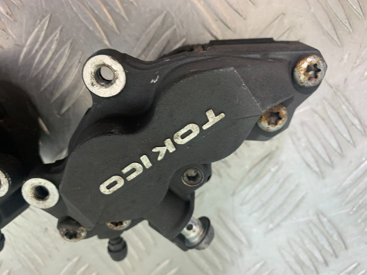 SUZUKI GSF1250 GSF 1250 BANDIT FRONT CALIPERS  YEAR 2007-2011 (CMB1125)