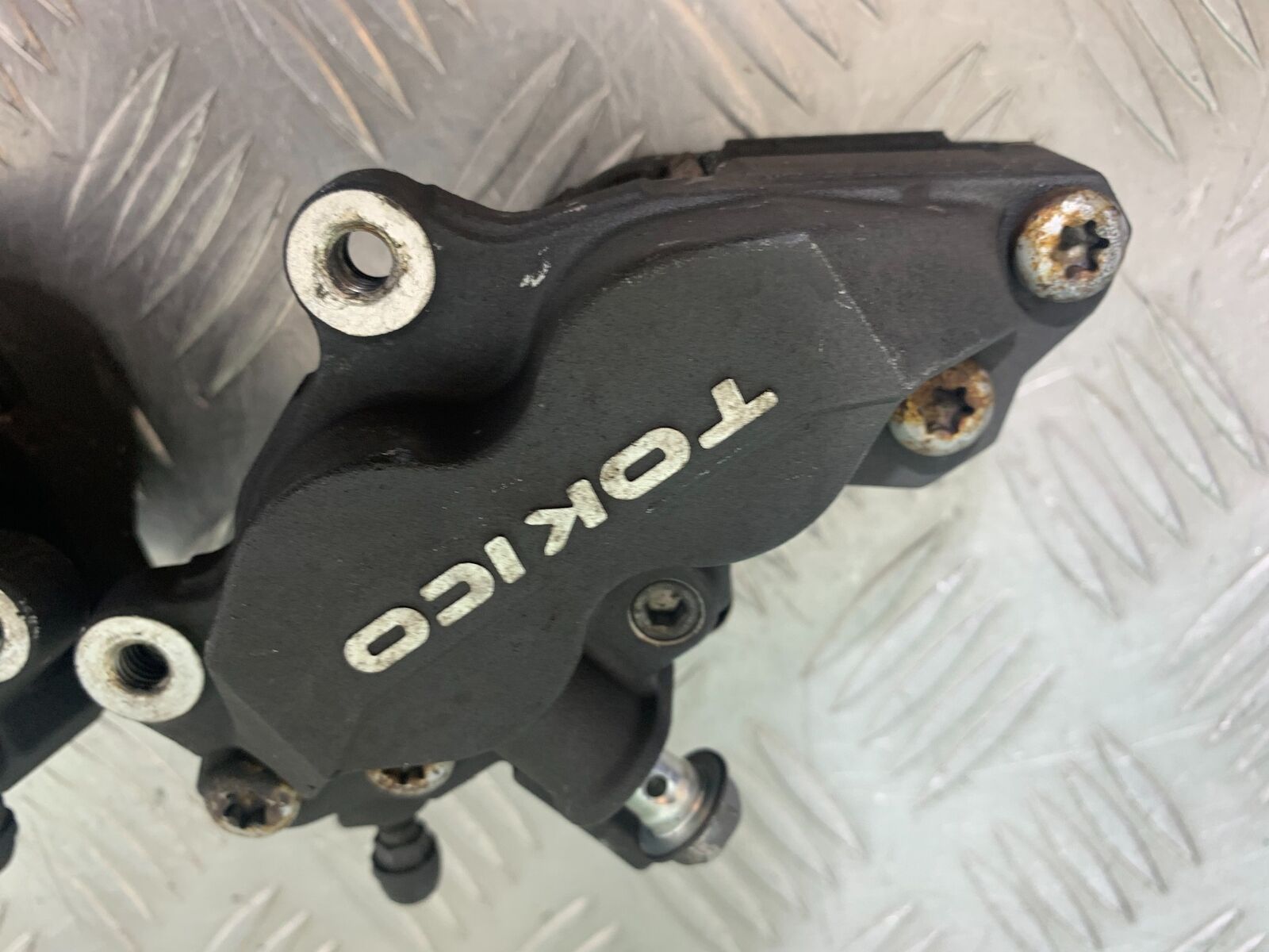 SUZUKI GSF1250 GSF 1250 BANDIT FRONT CALIPERS  YEAR 2007-2011 (CMB1125)