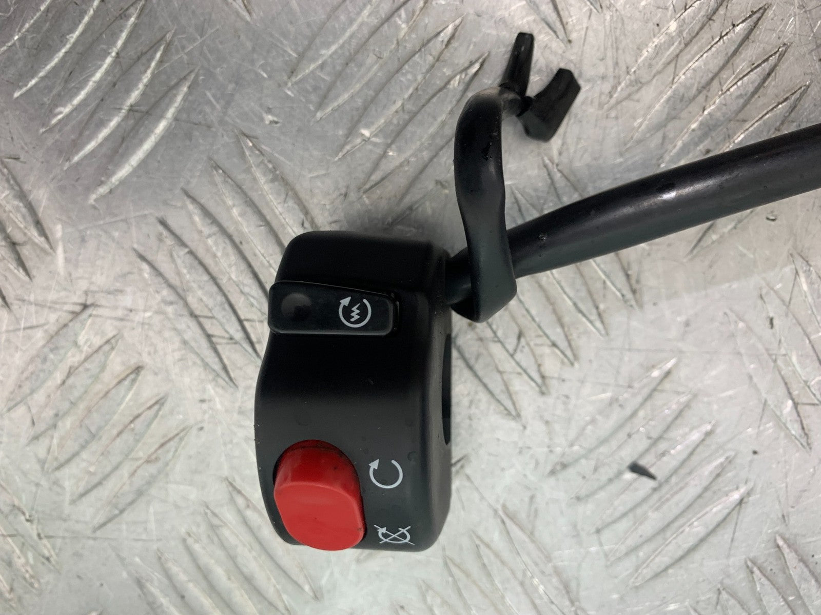 TRIUMPH 675 STREET TRIPLE RX RIGHT SWITCH GEAR  2015- 2017 (CMB1299)