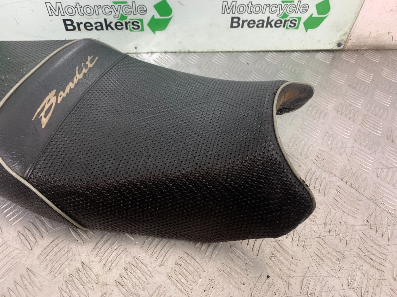 SUZUKI GSF600 GSF 600 BANDIT SEAT 2000-2004 (CMB1269)