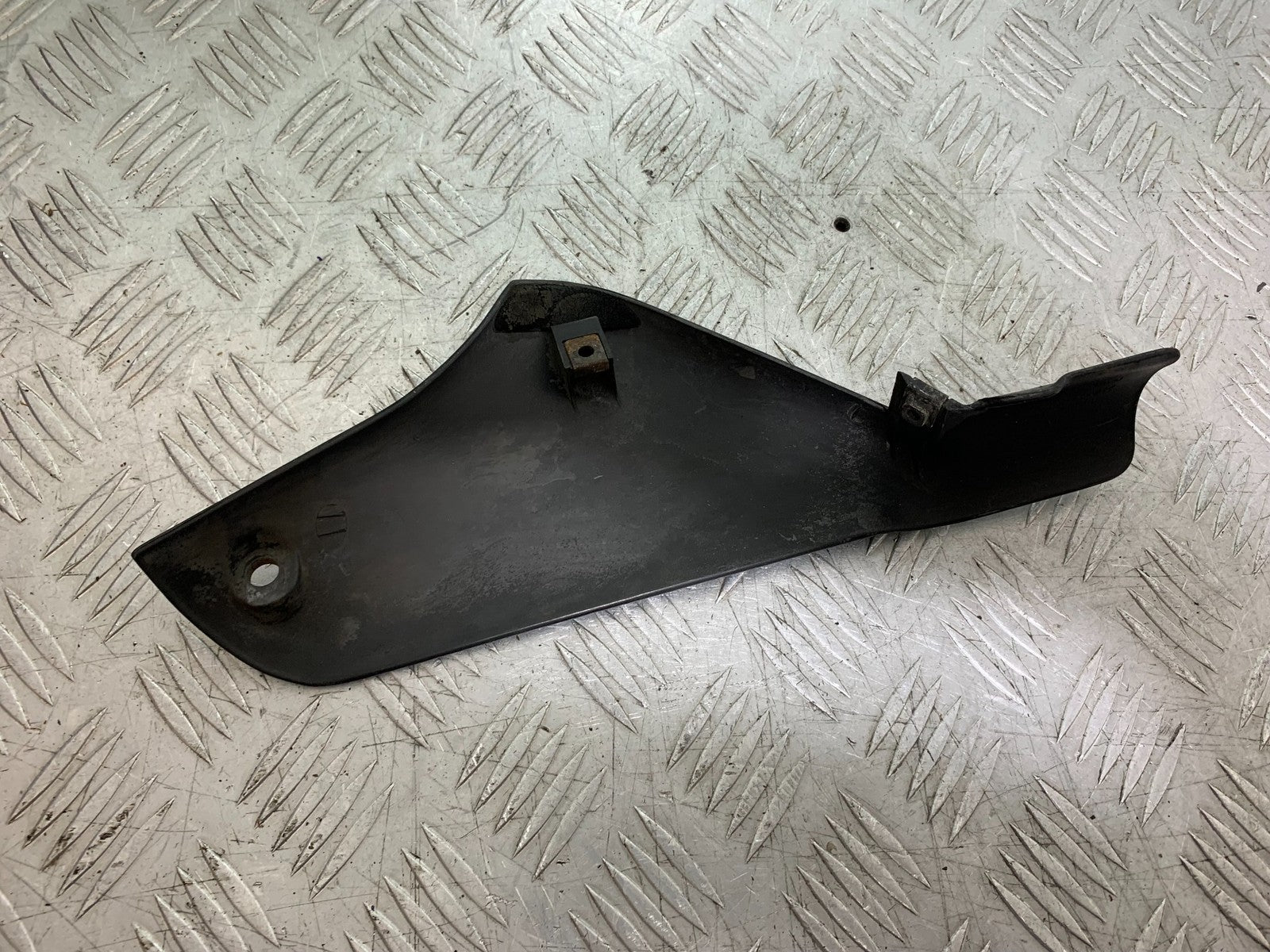 KAWASAKI ZX6R ZX6 J RIGHT MUDGUARD INFILL PANEL   YEAR 2000 (CMB1312)