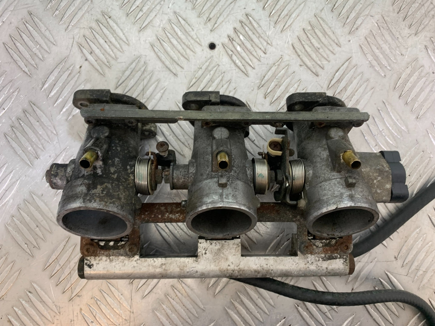 TRIUMPH T509 SPEED TRIPLE THROTTLE BODIES  YEAR 1997-1998 (CMB1144)