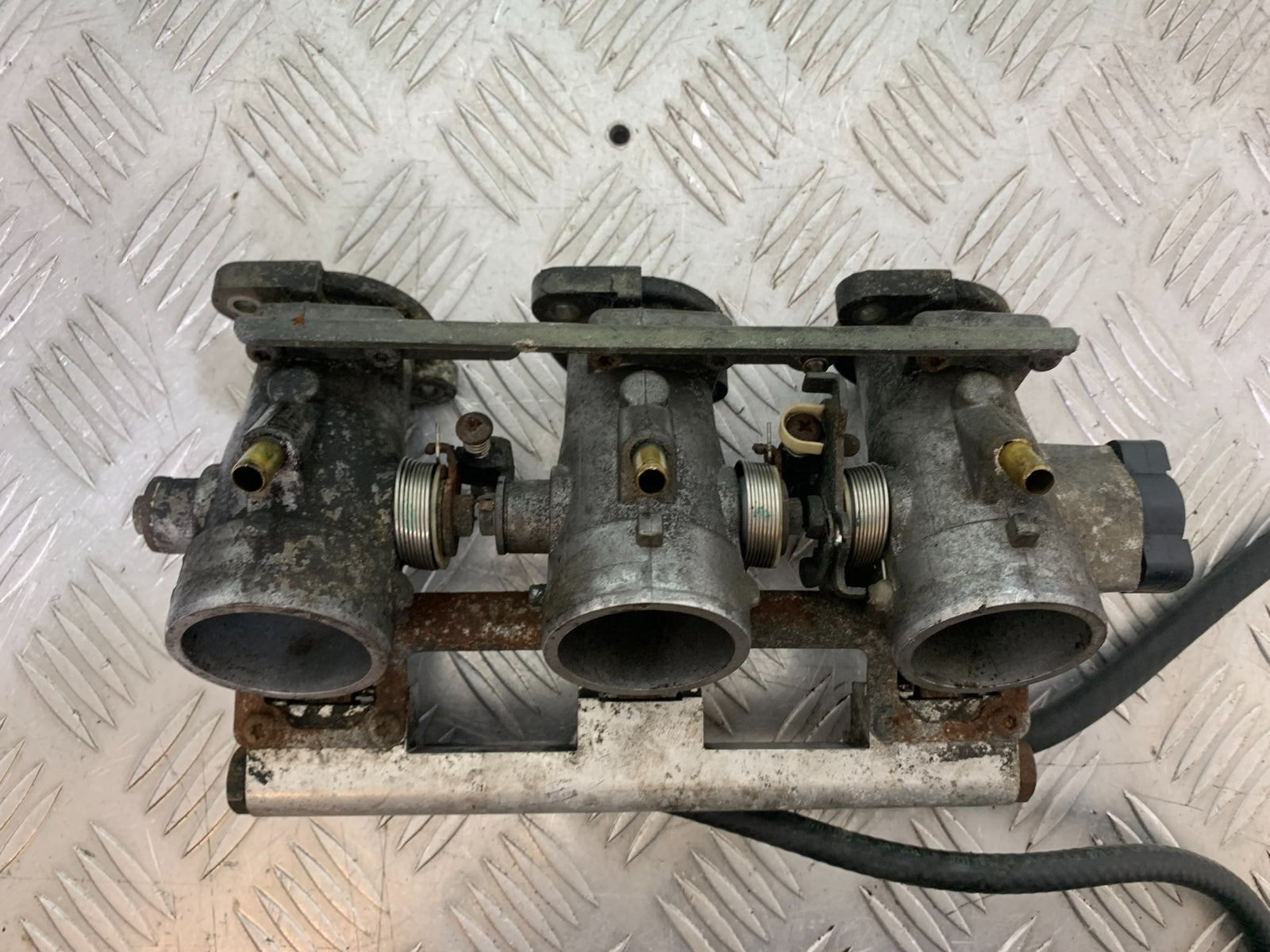 TRIUMPH T509 SPEED TRIPLE THROTTLE BODIES  YEAR 1997-1998 (CMB1144)