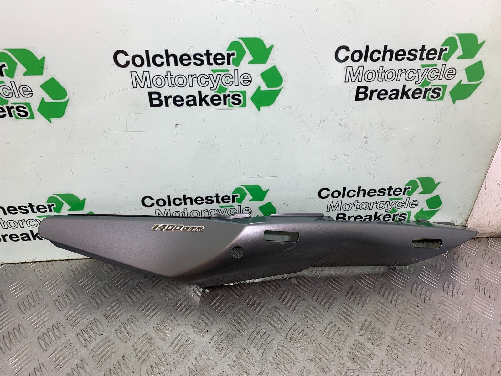 KAWASAKI GTR1400 GTR 1400 LEFT SEAT PANEL  YEAR 2007-2009 (CMB1306)