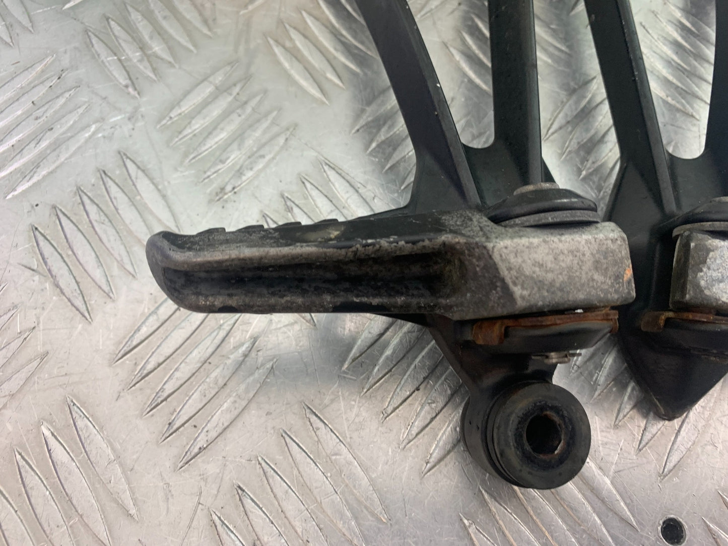 KAWASAKI ZX6R REAR HANGERS AND PEGS  YEAR 2009-2012 (CMB1136)