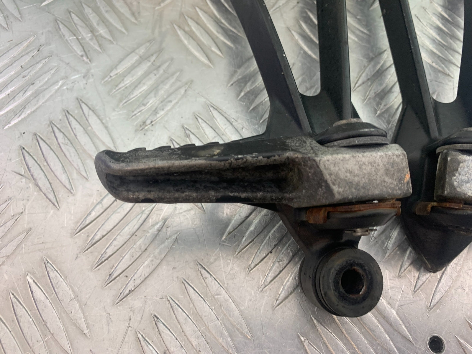 KAWASAKI ZX6R REAR HANGERS AND PEGS  YEAR 2009-2012 (CMB1136)