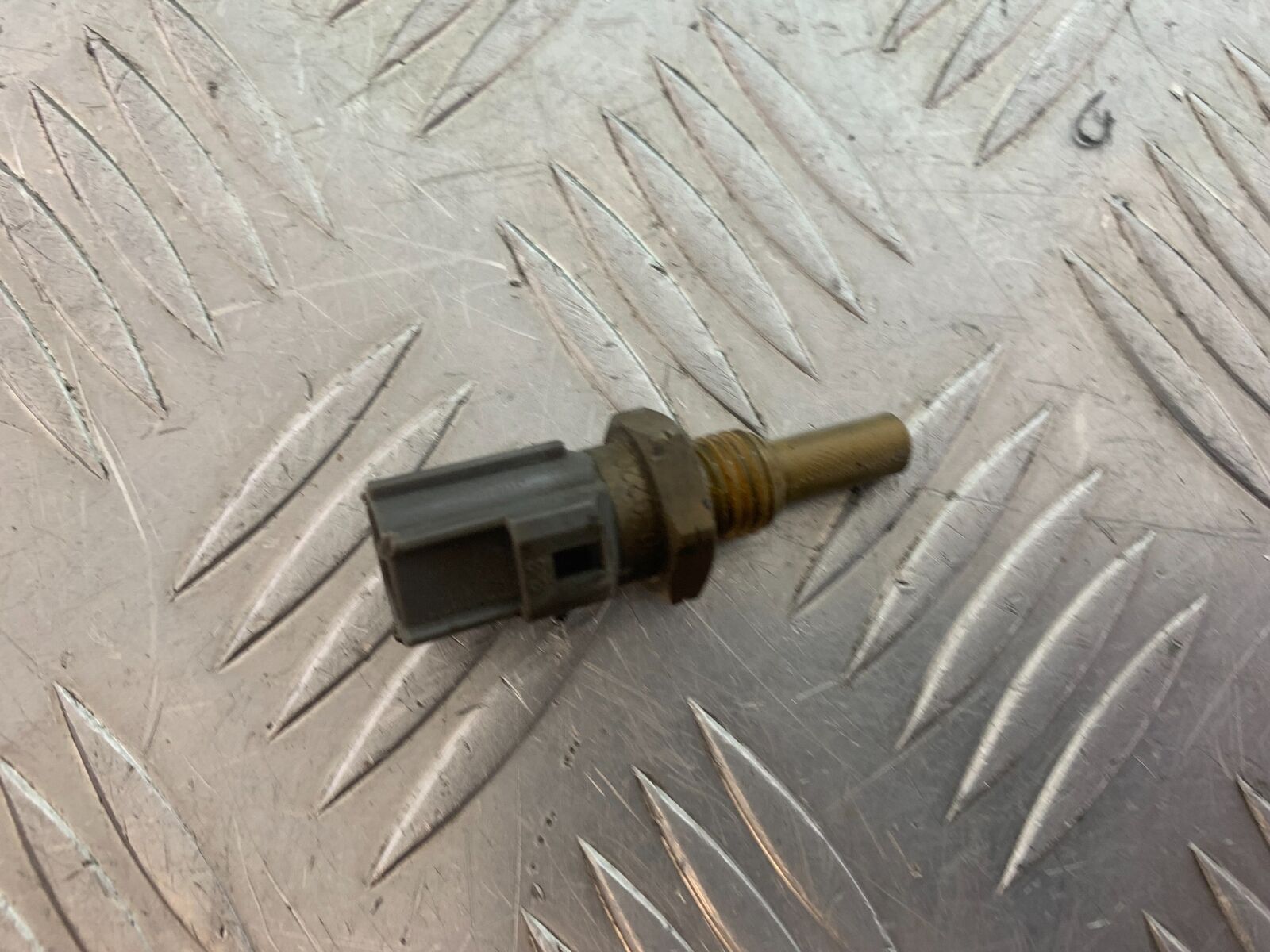 SUZUKI GSXR1000 K1 K2 TEMPERATURE SENDER YEAR 2001 (STOCK 753)