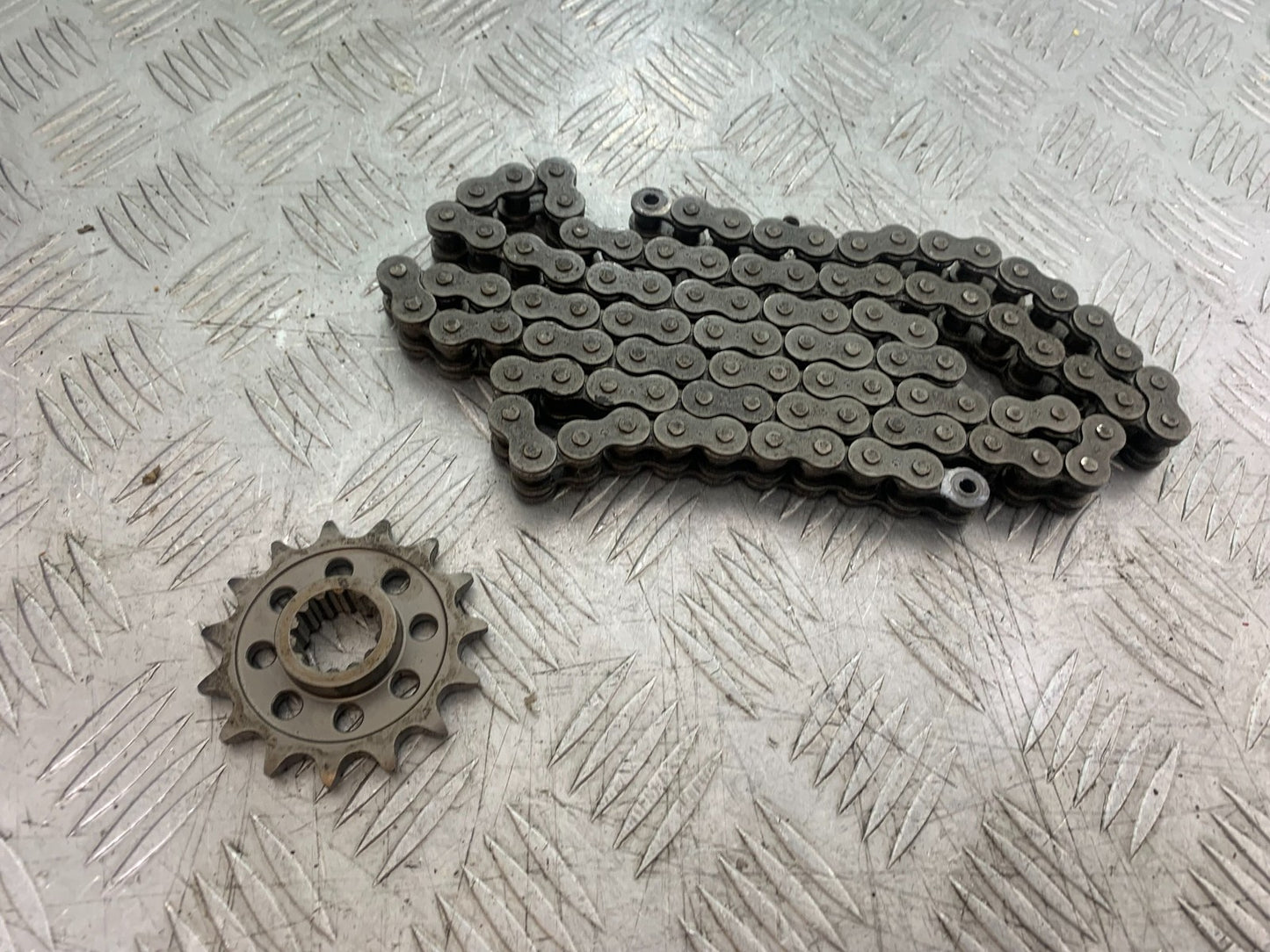 DUCATI 848 CHAIN AND FRONT SPROCKET   YEAR 2008-2010 (CMB1323)
