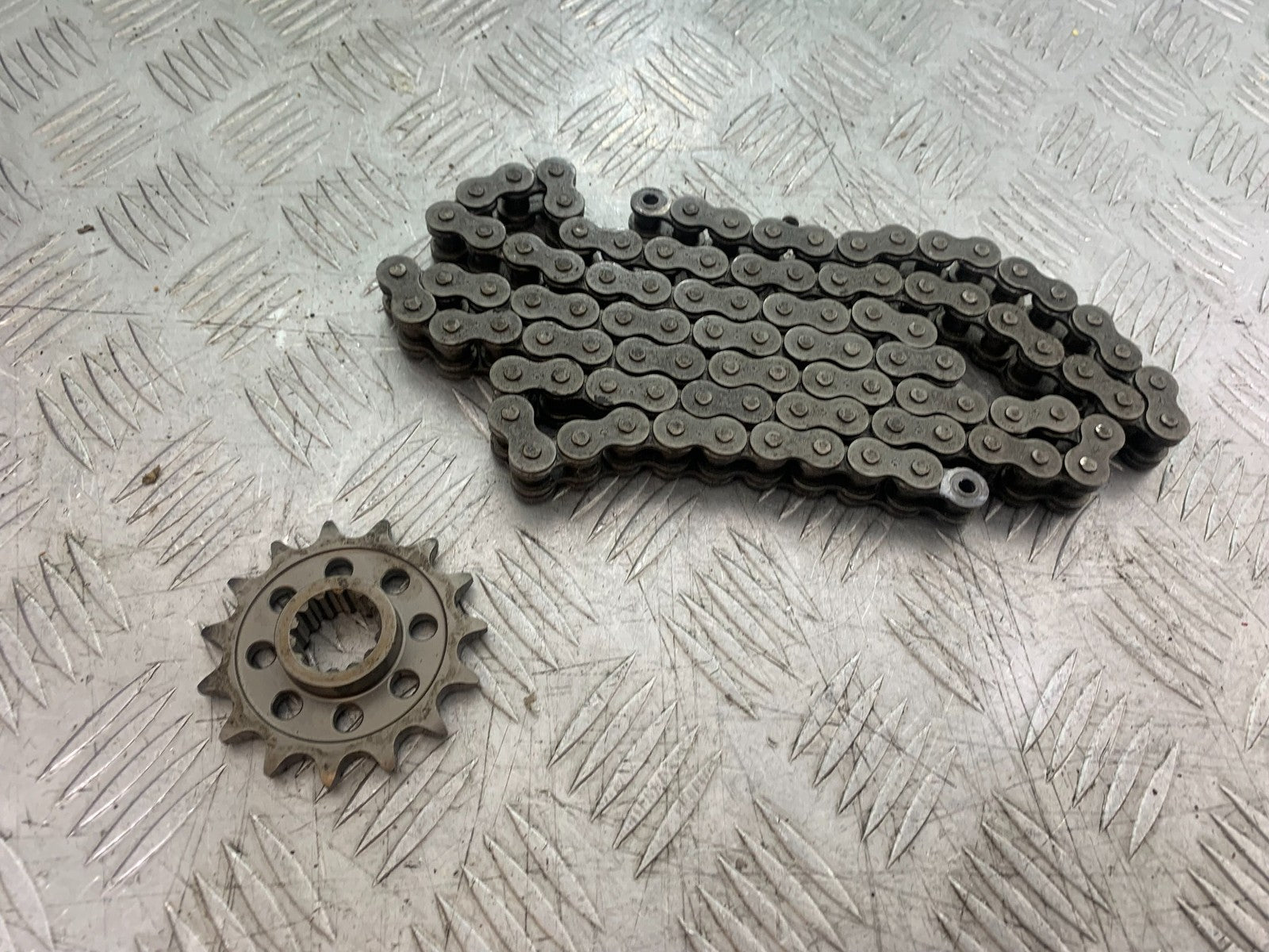 DUCATI 848 CHAIN AND FRONT SPROCKET   YEAR 2008-2010 (CMB1323)