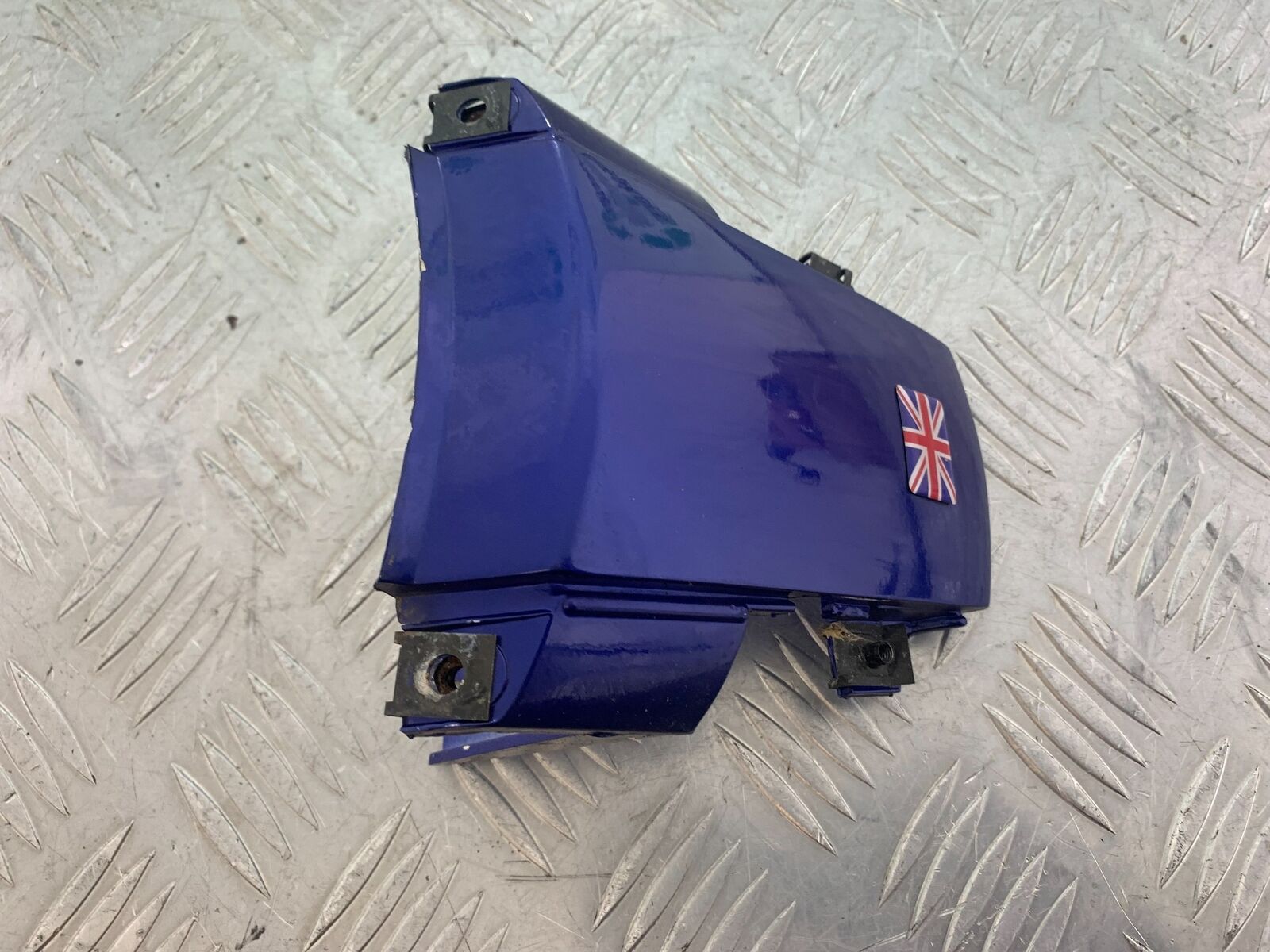 TRIUMPH 955i SPRINT ST TAIL PIECE JOINER  YEAR 1999-2004 (CMB1124)
