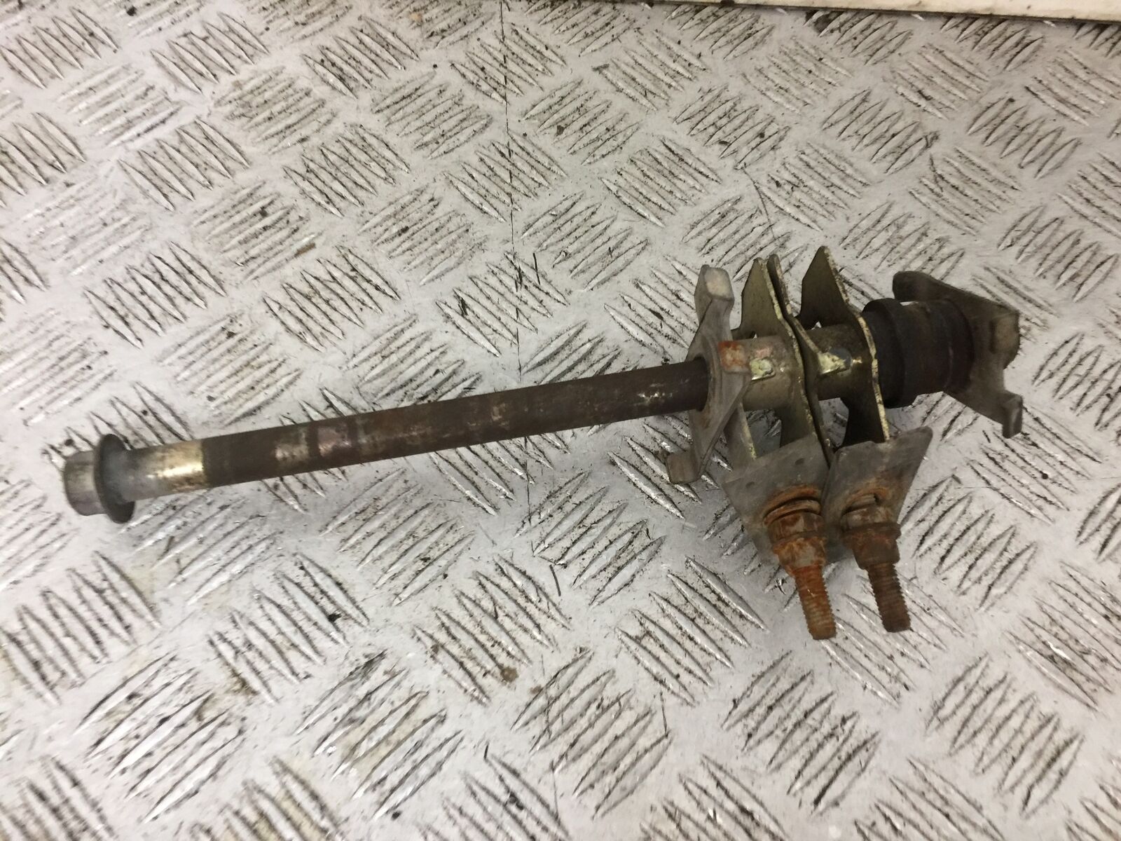 MOTORINI SMR 125 REAR WHEEL SPINDLE YEAR 2016  (STOCK 762)