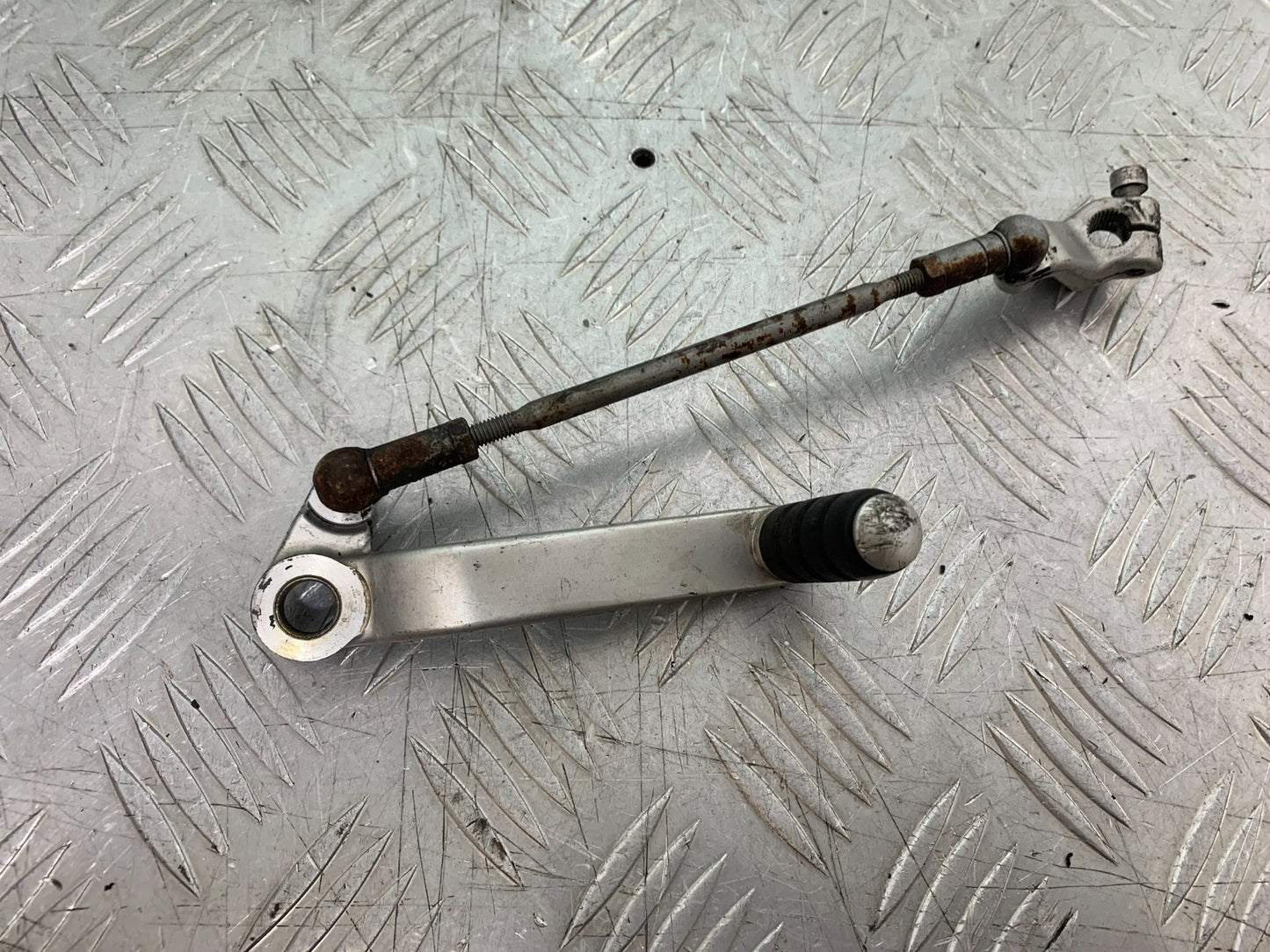 TRIUMPH 955i SPRINT ST GEAR LEVER  YEAR 1999-04 (CMB1230)