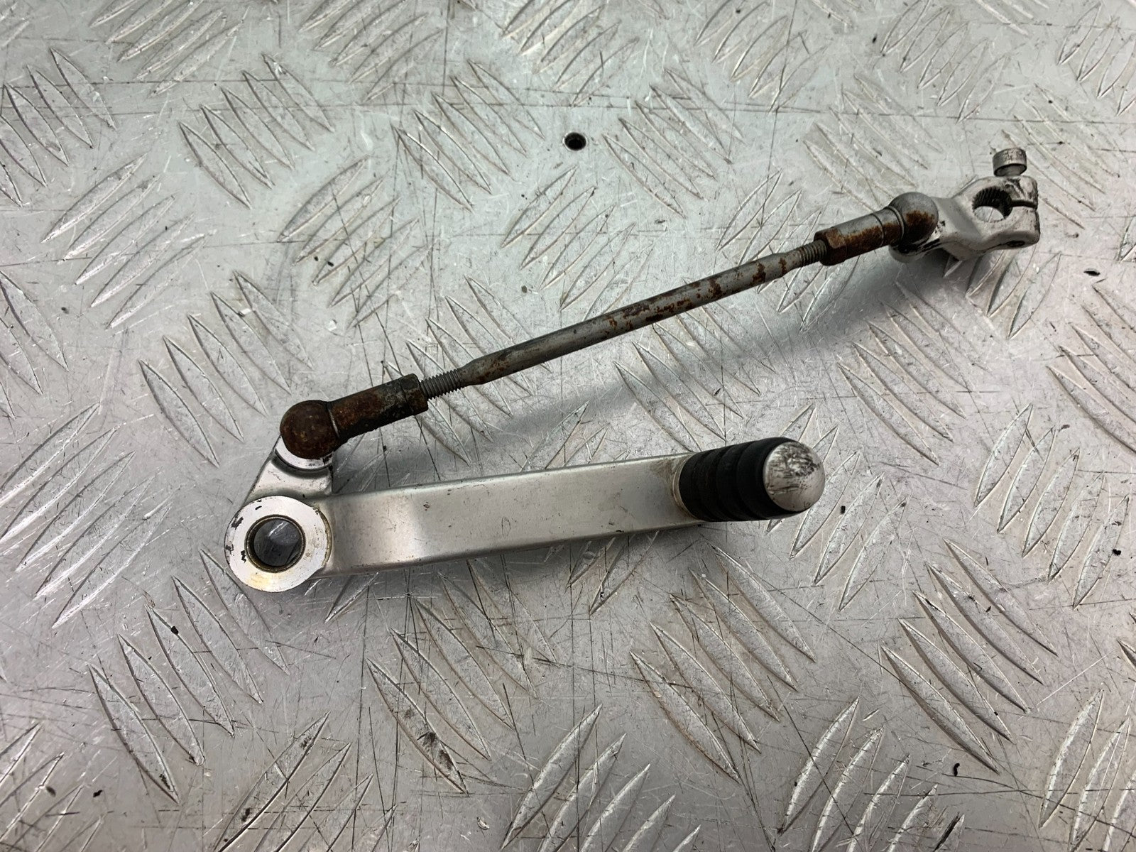 TRIUMPH 955i SPRINT ST GEAR LEVER  YEAR 1999-04 (CMB1230)