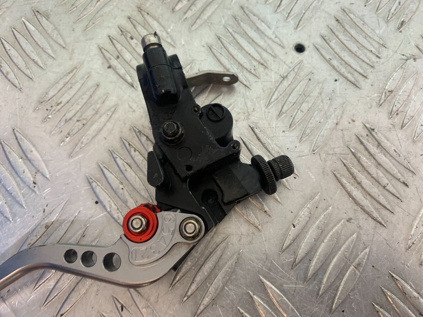 KAWASAKI Z750 ZR750 ZR-7S CLUTCH LEVER AND BRACKET  YEAR 1999-05 (CMB1135)