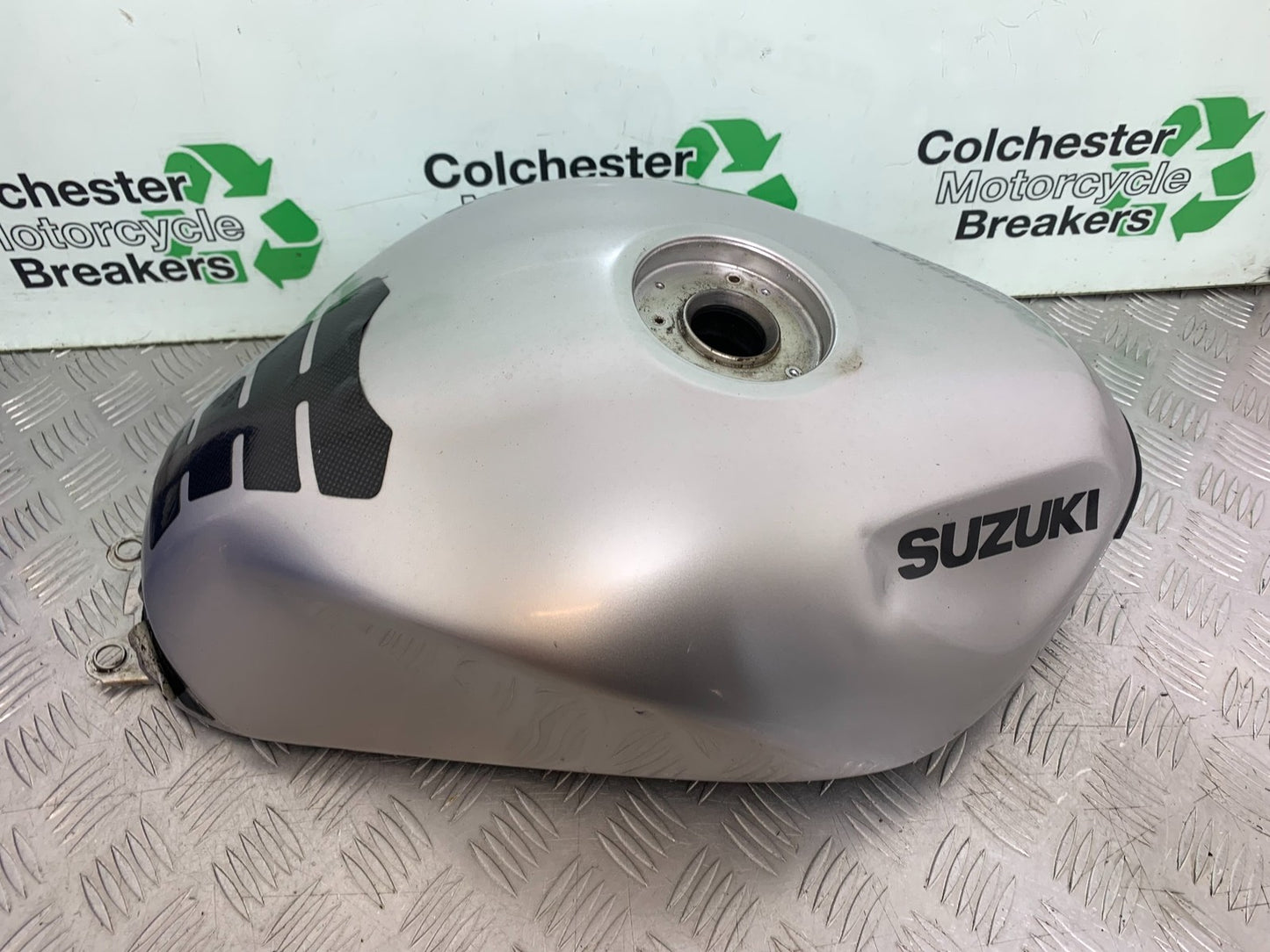 SUZUKI GSF1200 GSF 1200 BANDIT PETROL TANK YEAR 2001-2004 (CMB1188)