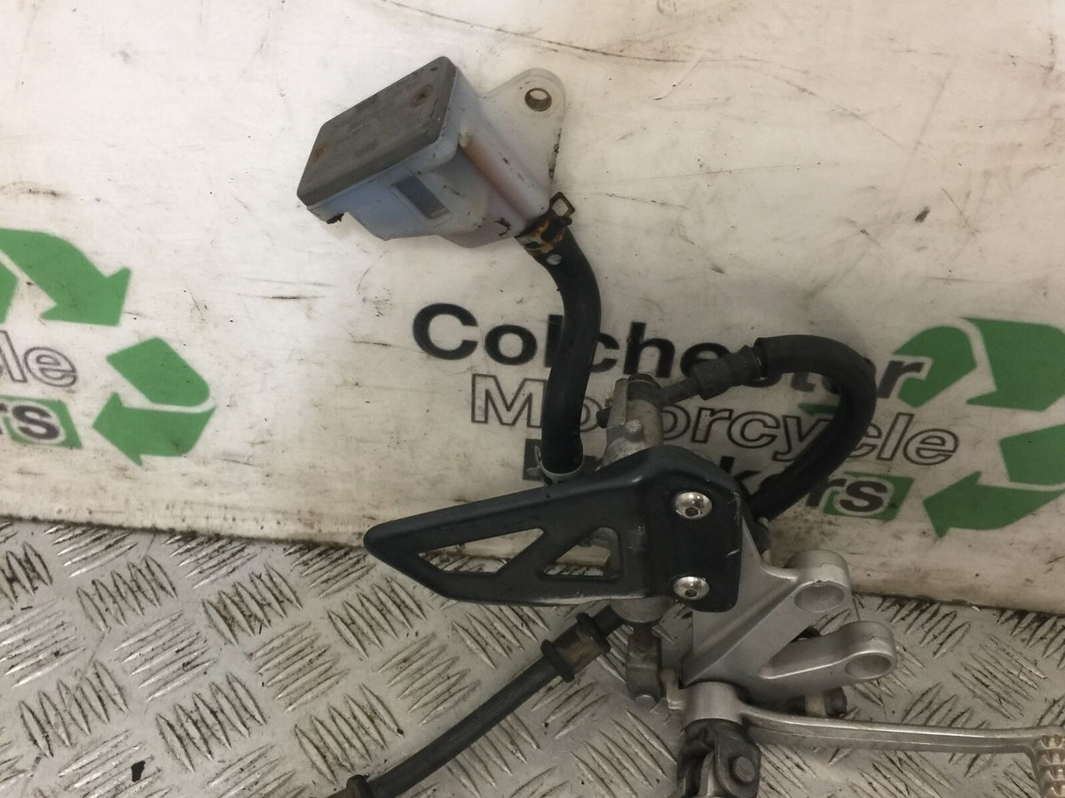 SUZUKI GSXR600 GSXR 600 K1 K2 FRONT RIGHT HANGER  YEAR 2000 (STOCK 809)