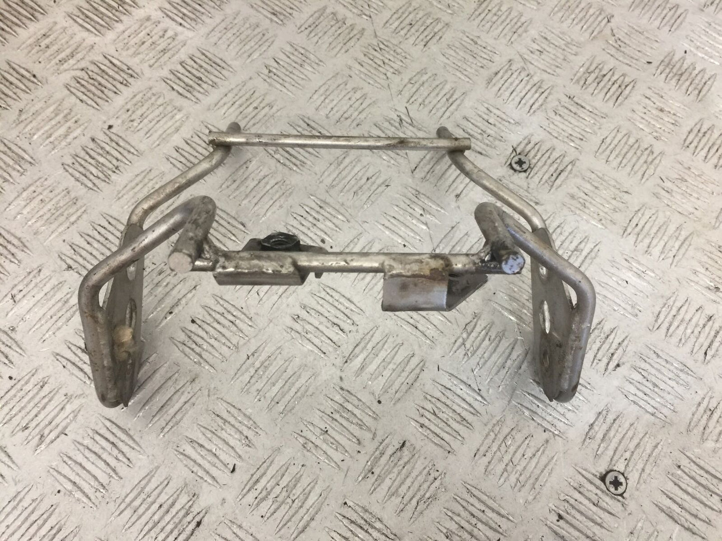 HONDA CB600 CB 600 HORNET HEADLIGHT BRACKET   YEAR 1999-02 (STOCK 865)