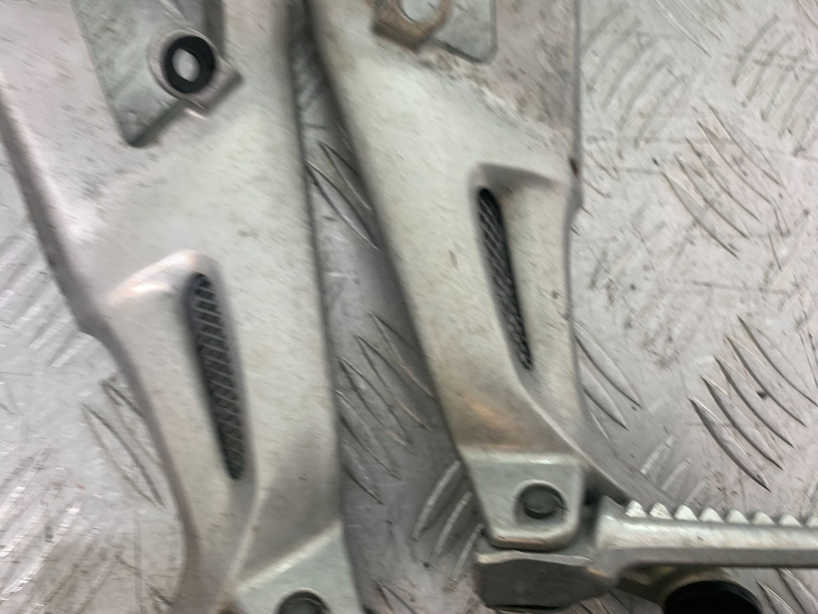 HONDA CBR1100 BLACKBIRD REAR HANGERS AND PEGS  YEAR 1999-2005 (CMB1232)