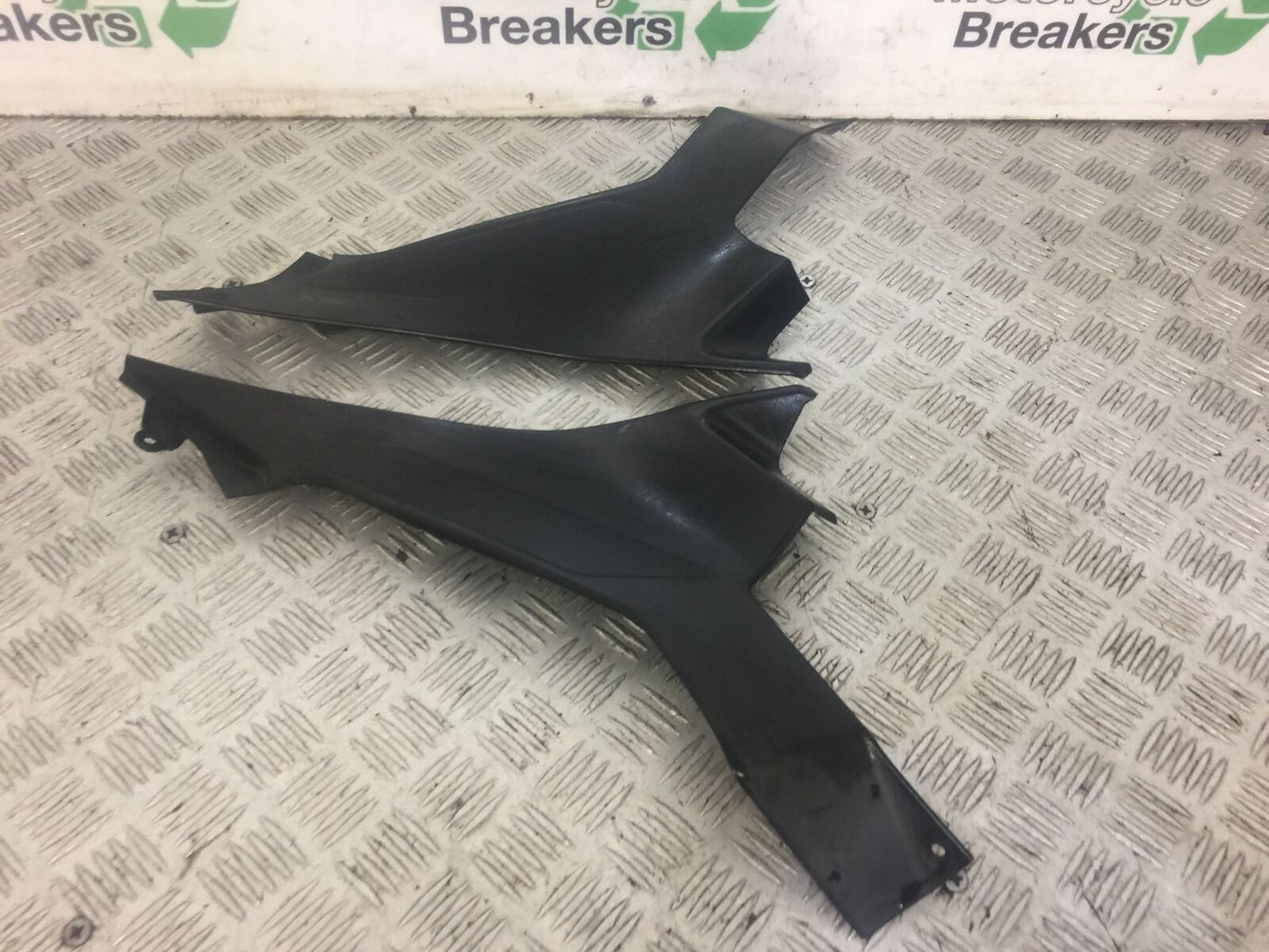 KAWASAKI NINJA 400 LEFT AND RIGHT SIDE INFILLS  YEAR 2019  (STOCK 635)