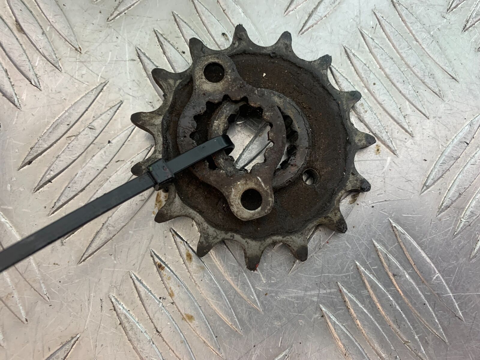 KAWASAKI KLR600 KLR 600 FRONT SPROCKET   YEAR 1993-1995