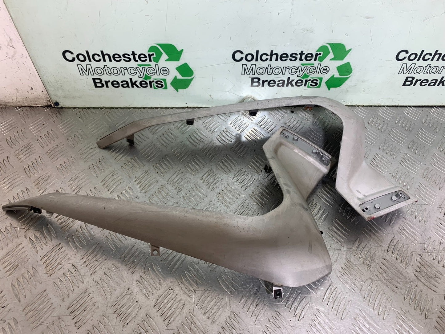 YAMAHA XMAX 250 XMAX 250 LEFT AND RIGHT LOWER PANELS  YEAR 2006-09 (CMB1201)