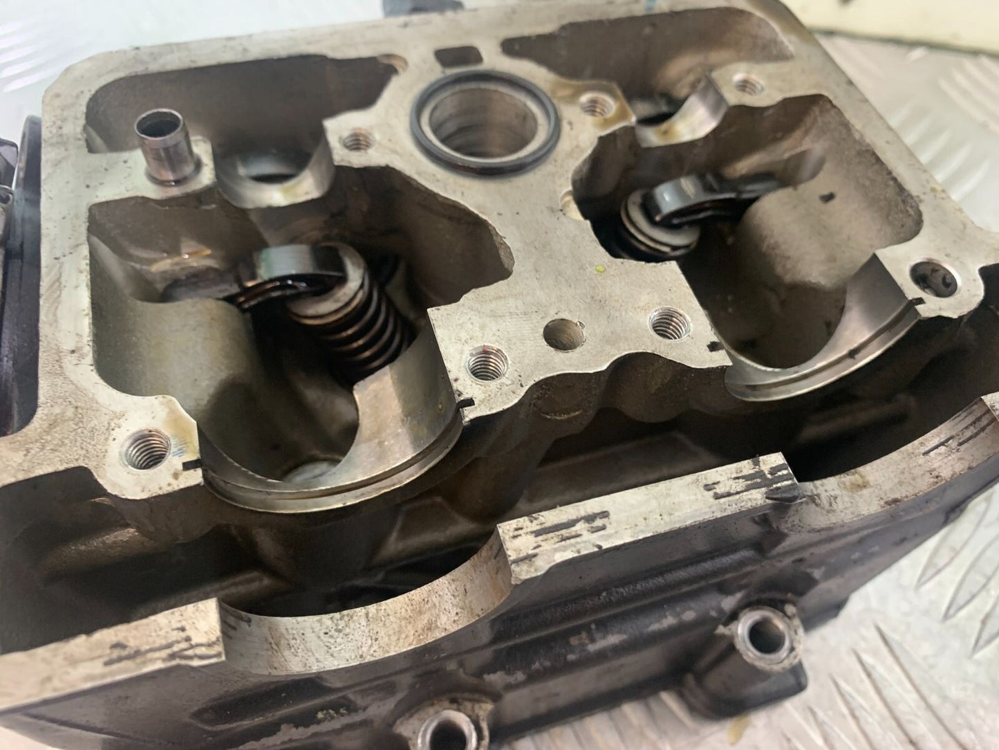 KTM DUKE 125 CYLINDER HEAD AND CAMS  YEAR 2012 -2016