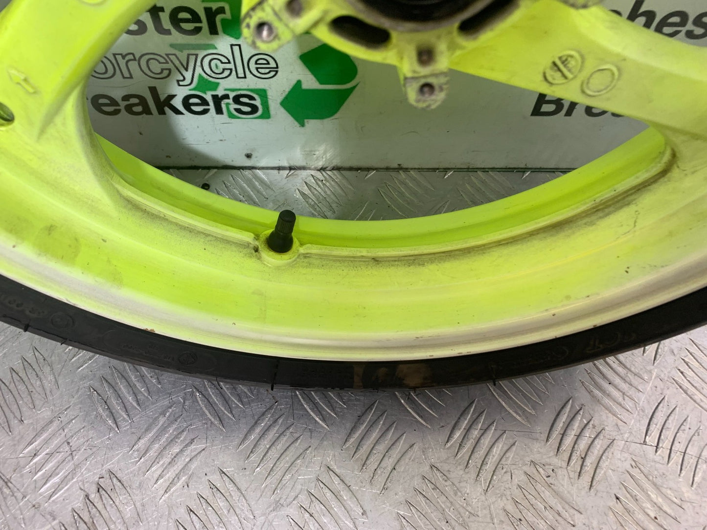 HONDA CBR1000 rr FIREBLADE FRONT WHEEL YEAR 2006 (CMB1220)
