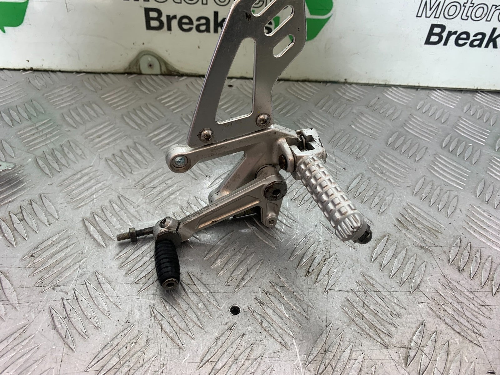 APRILIA TUONO 1000 V4 FRONT LEFT HANGER YEAR 2013-2014 (CMB1239)