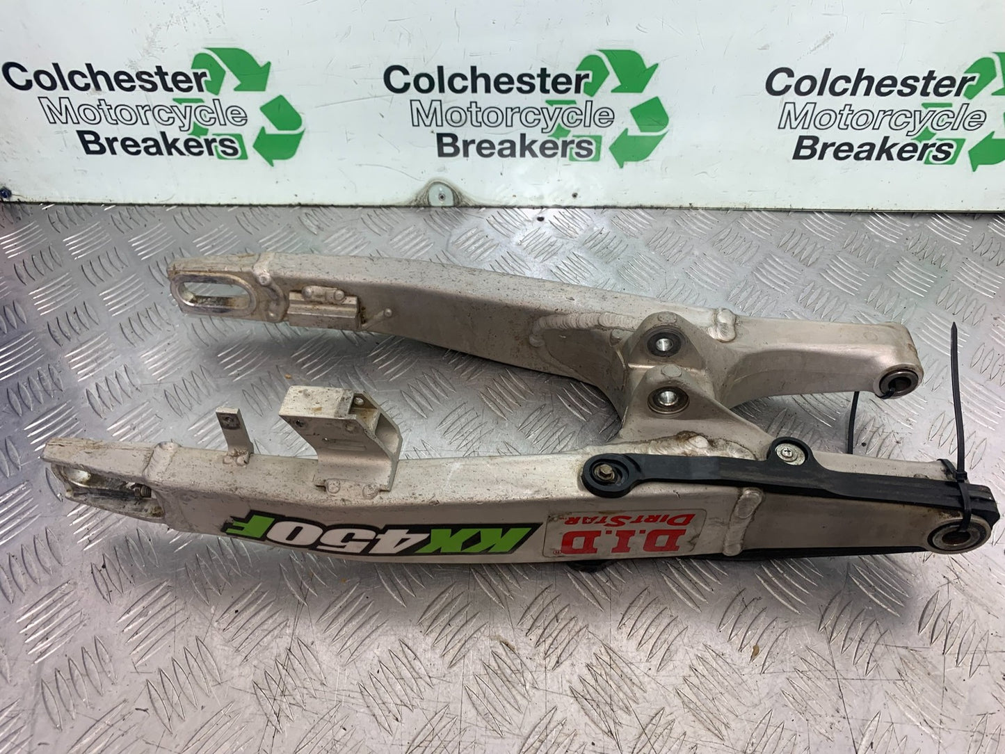 KAWASAKI KXF450 KXF 450 SWINGARM   YEAR 2013 CMB1217)