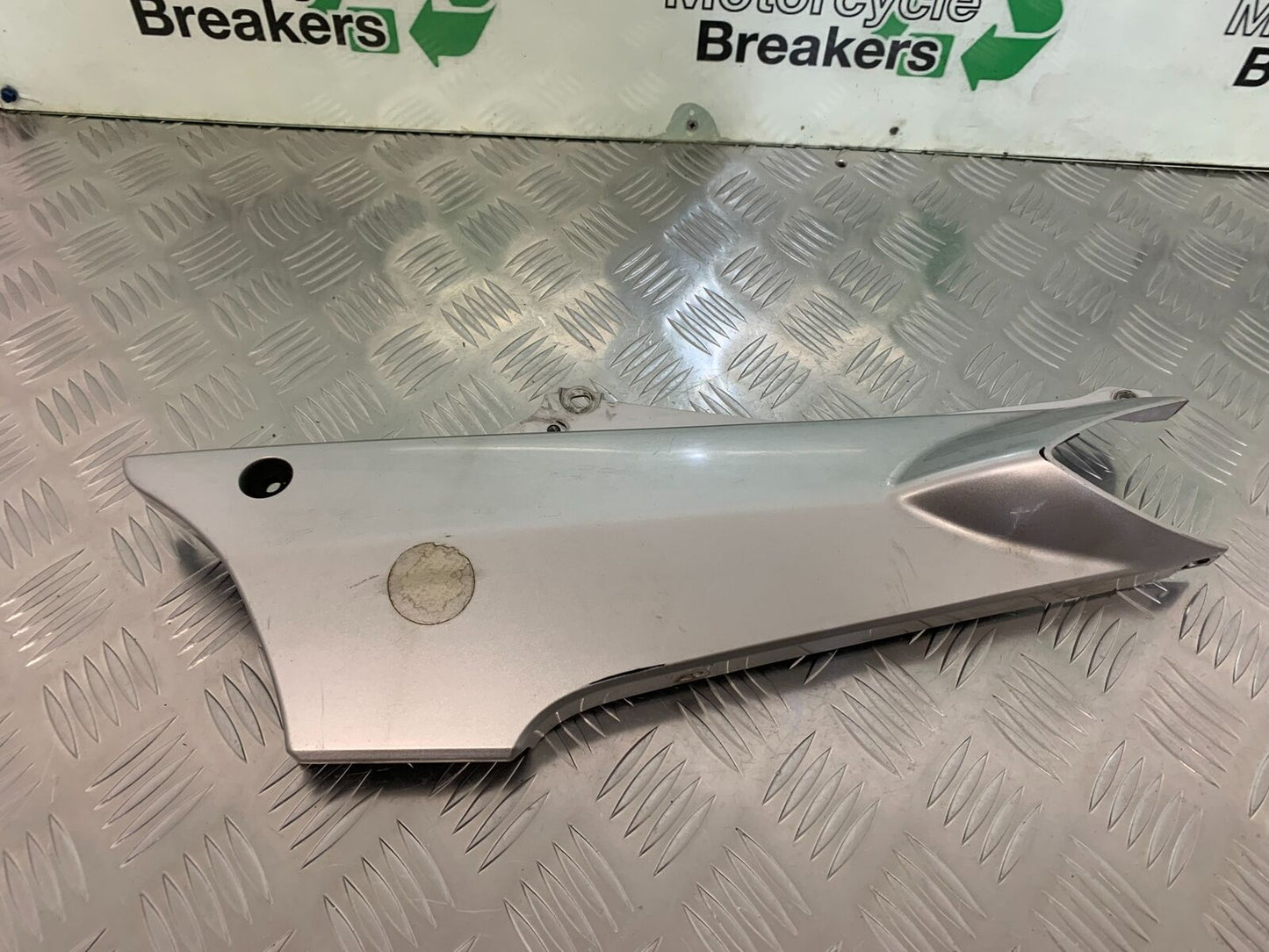 YAMAHA FJR1300 FJR 1300 LEFT SEAT PANEL  YEAR 2001-05 (STOCK 946)