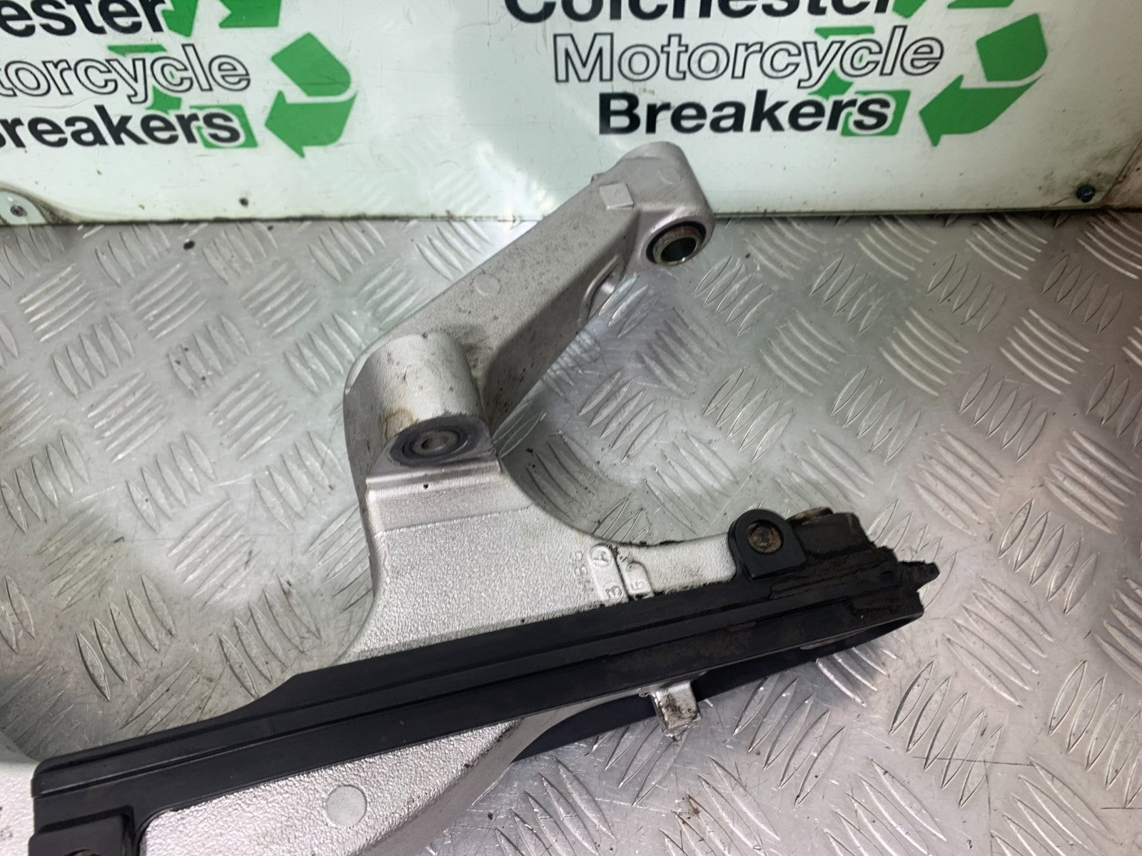 HONDA VFR800 PRE V-TEC SWINGARM  YEAR 1998-2001 (CMB1233)
