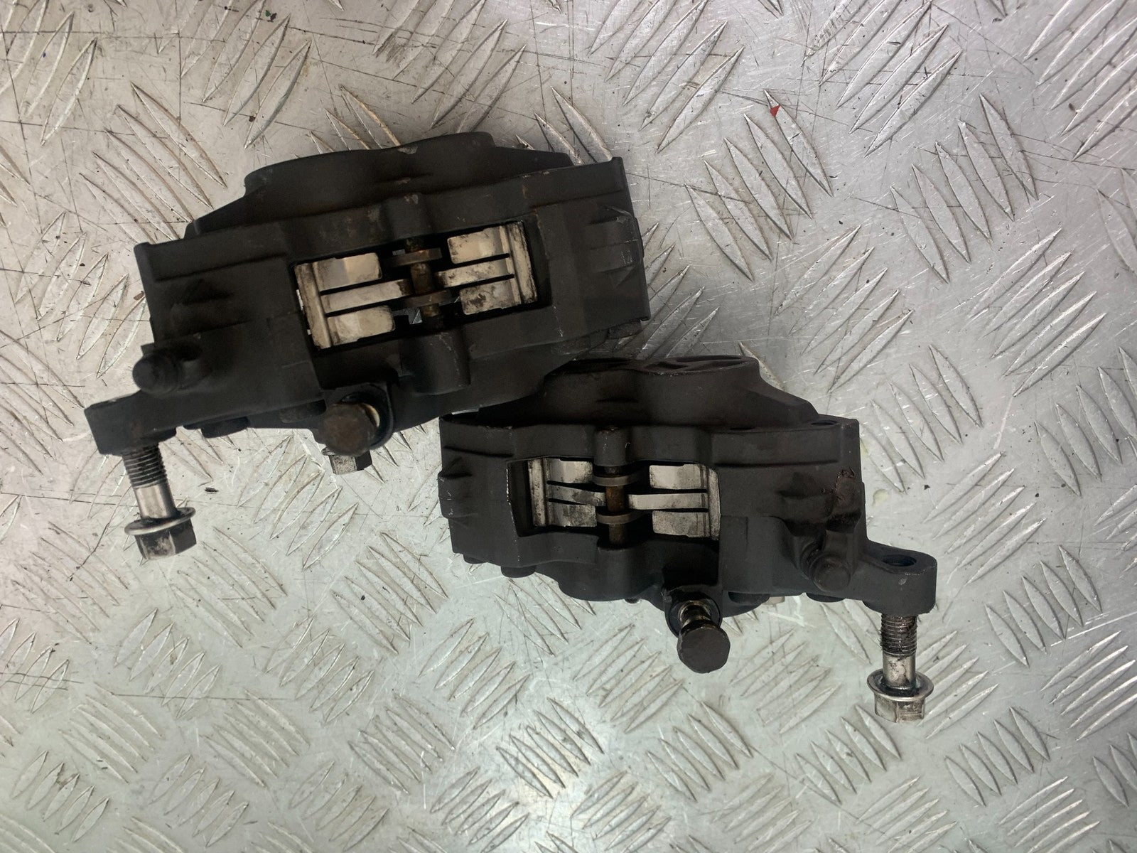 TRIUMPH 1050 SPRINT ST FRONT BRAKE CALIPERS  YEAR 2004-2007 (CMB1197)
