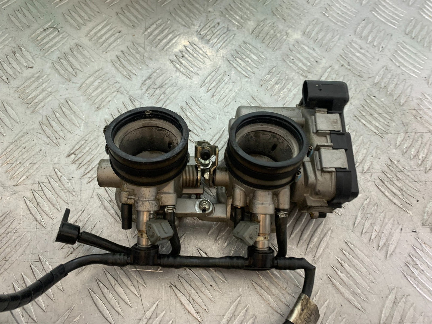 APRILIA TUONO 1000 V4R THROTTLE BODIES   YEAR 2011-13  (CMB1316)