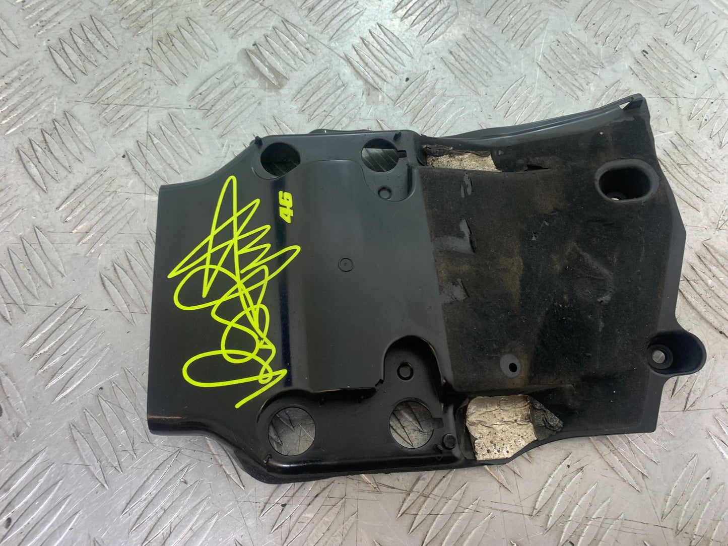 YAMAHA YZF R1 14 B BIG BANG UNDERTRAY   2009-14 (CMB1175)