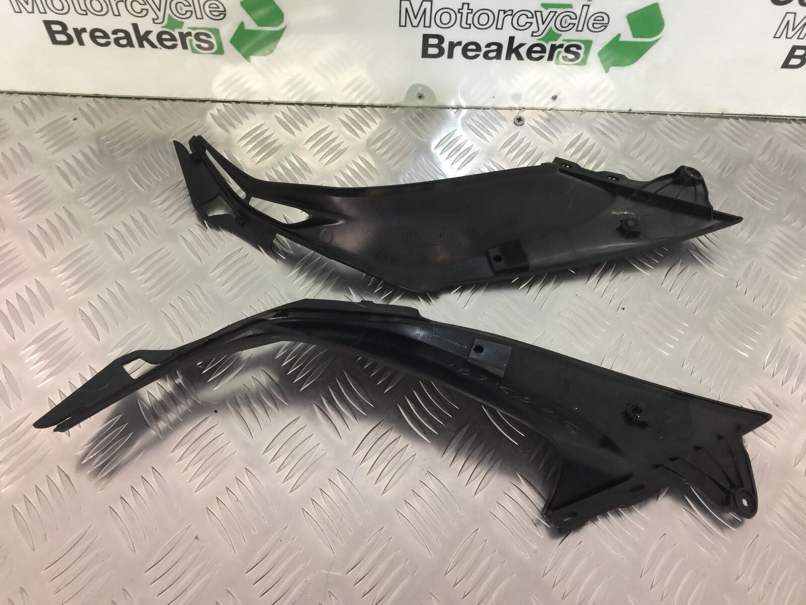 KAWASAKI Z800 Z 800 LEFT & RIGHT SIDE INFILLS YEAR 2013-2017 (STOCK 925)