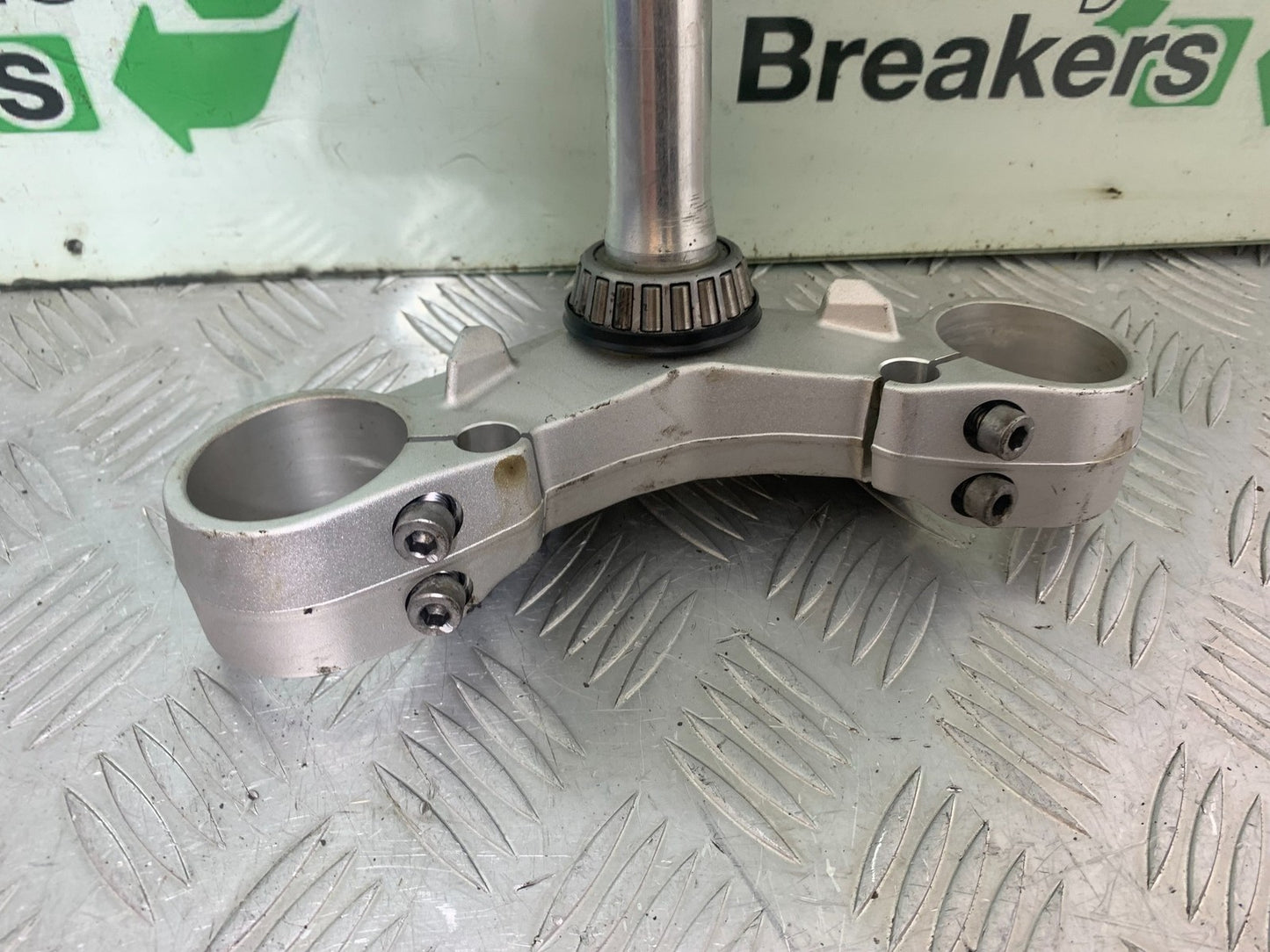 TRIUMPH 675 STREET TRIPLE BOTTOM YOKE  2013-2016 (CMB1186)