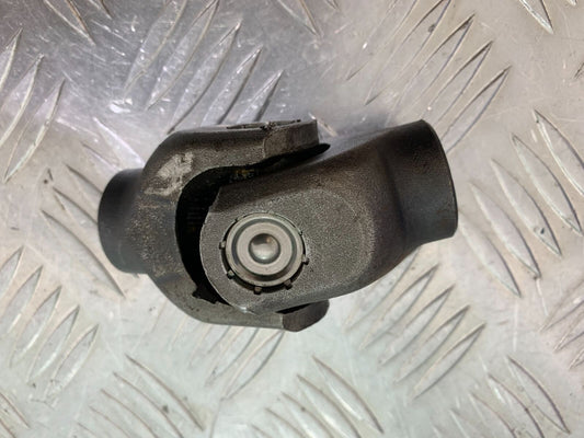 HONDA NTV 650 REVERE DRIVE SHAFT KNUCKLE  YEAR 1988-1996  (CMB1025))