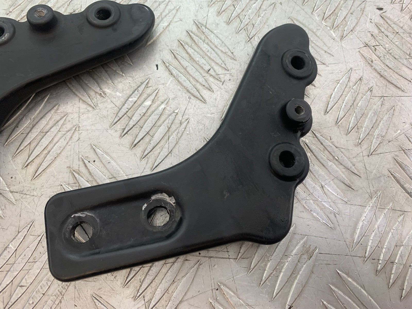 SINNIS HOODLUM 125 GRAB RAIL BRACKETS  YEAR 2021-2025 (CMB1196)