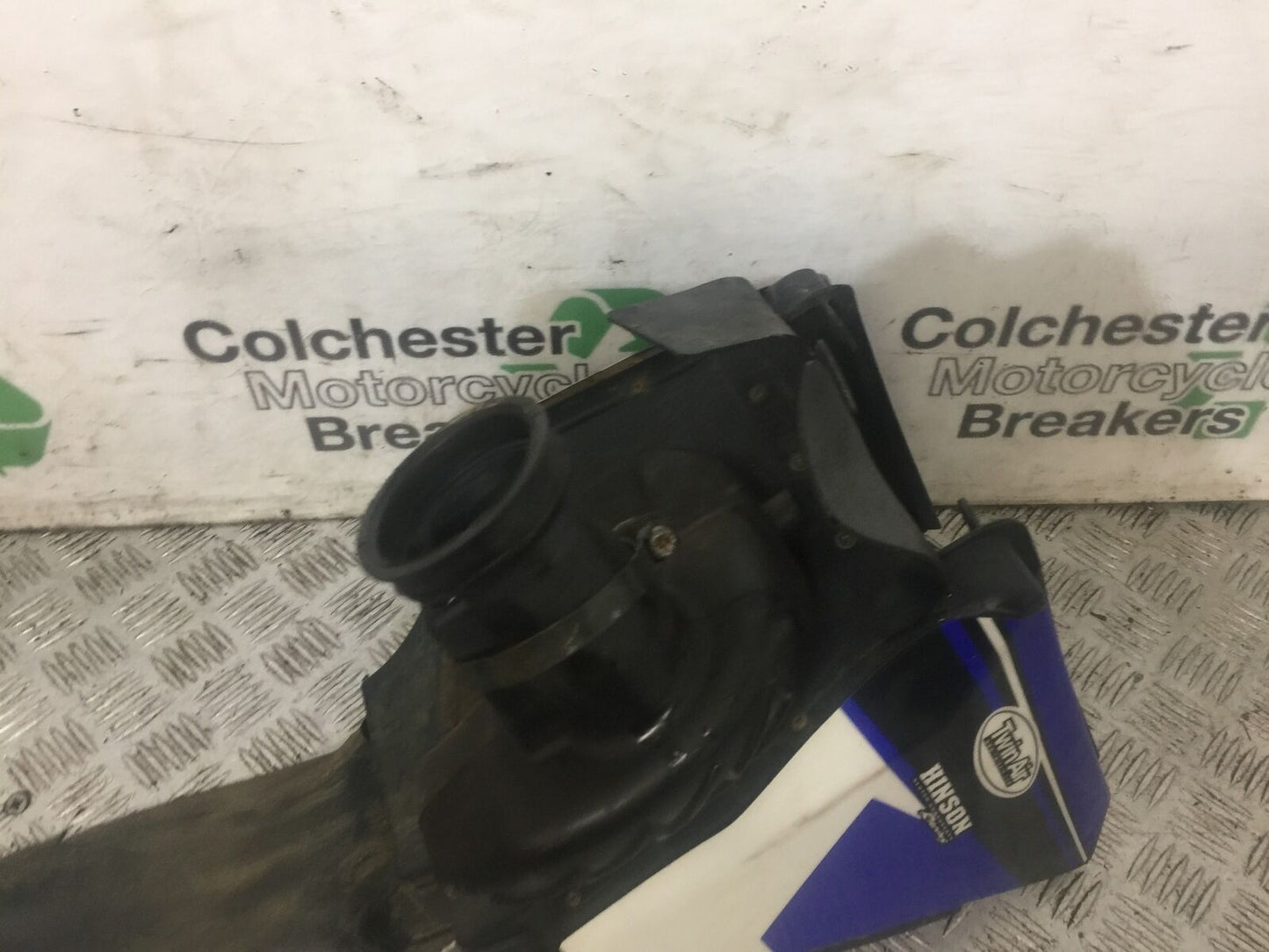 YAMAHA YZF250 YZF 250 AIRBOX YEAR 2004 (STOCK 792)