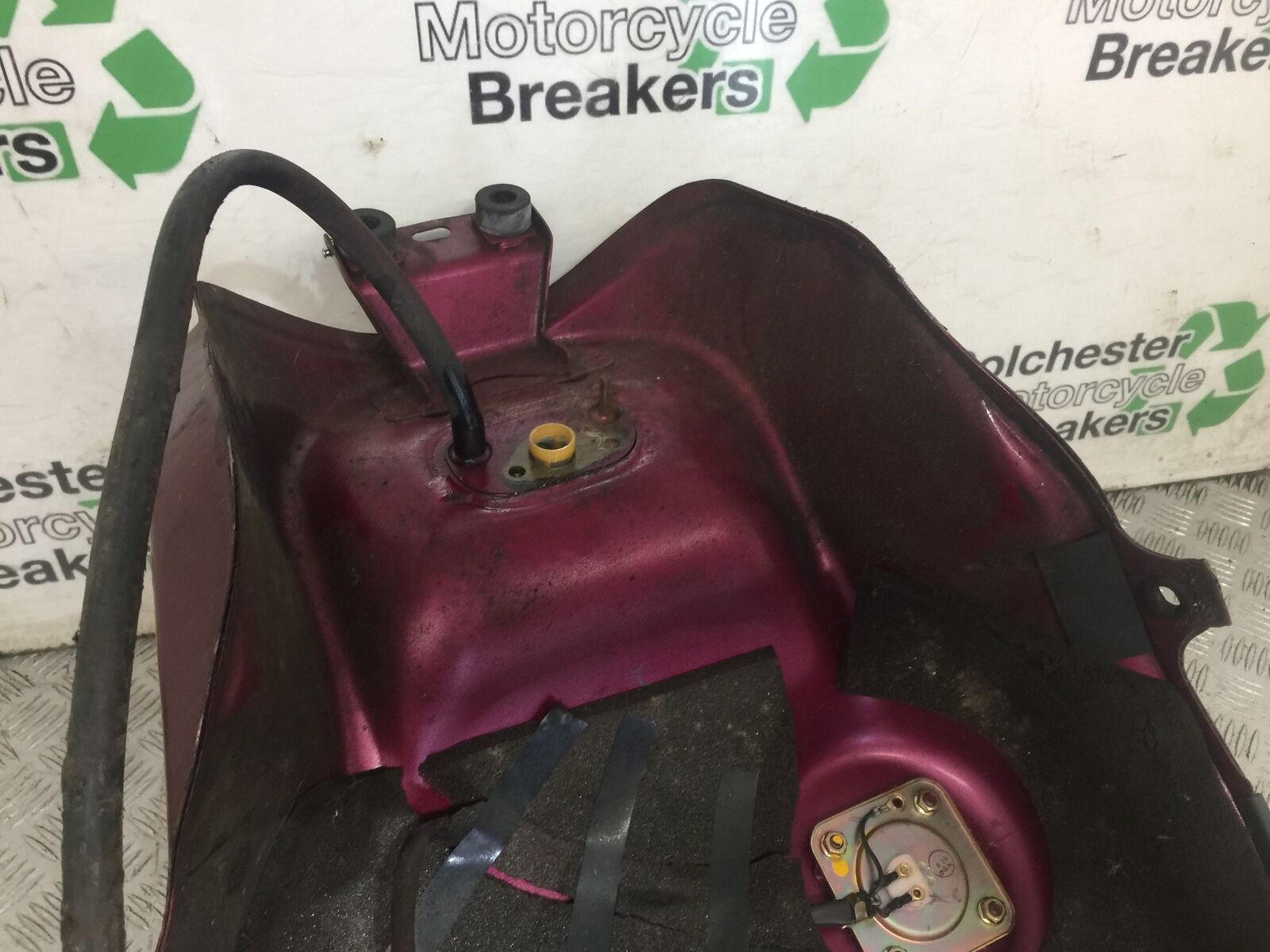 HONDA CBR1100 BLACKBIRD PETROL TANK YEAR 1996-1998 (STOCK 862)