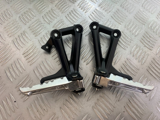 YAMAHA XSR900 XSR 900 REAR HANGERS AND PEGS  YEAR 2021-2022 (CMB1073)