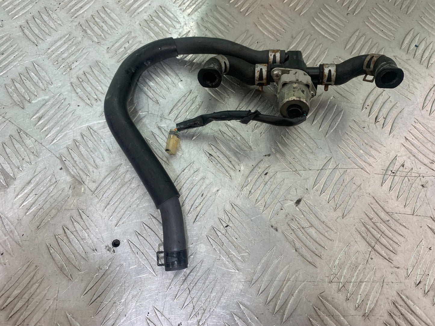 YAMAHA YZF R1 14 B BIG BANG AIR VALVE   2009-14 (CMB1175)