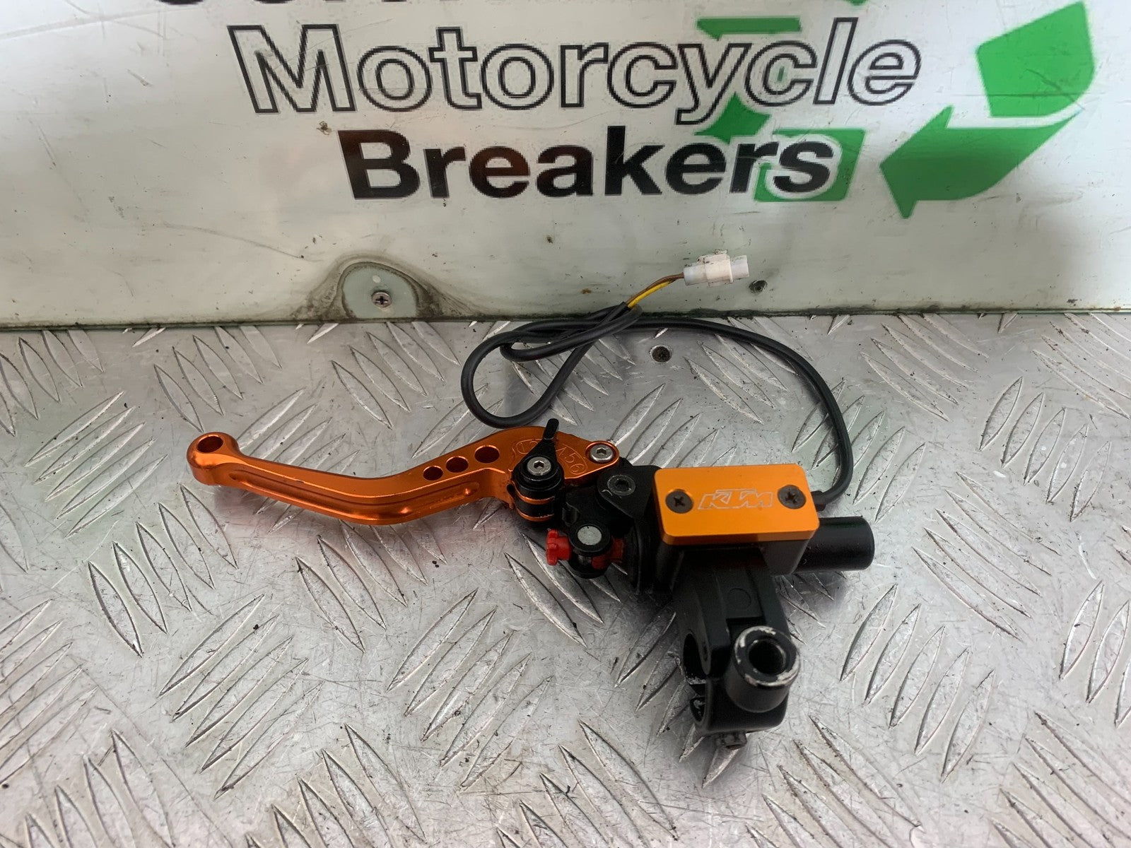 KTM 690 DUKE R LC4 CLUTCH MASTER CYLINDER YEAR 2012-2015  (CMB1180)