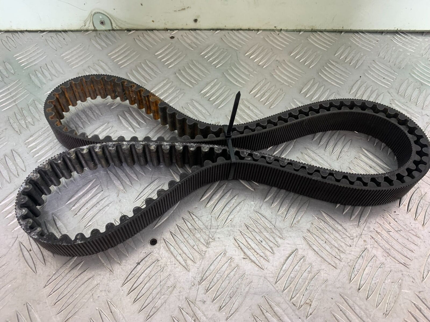 TRIUMPH THUNDERBIRD 1600 DRIVE BELT  YEAR 2011 (CMB1107)