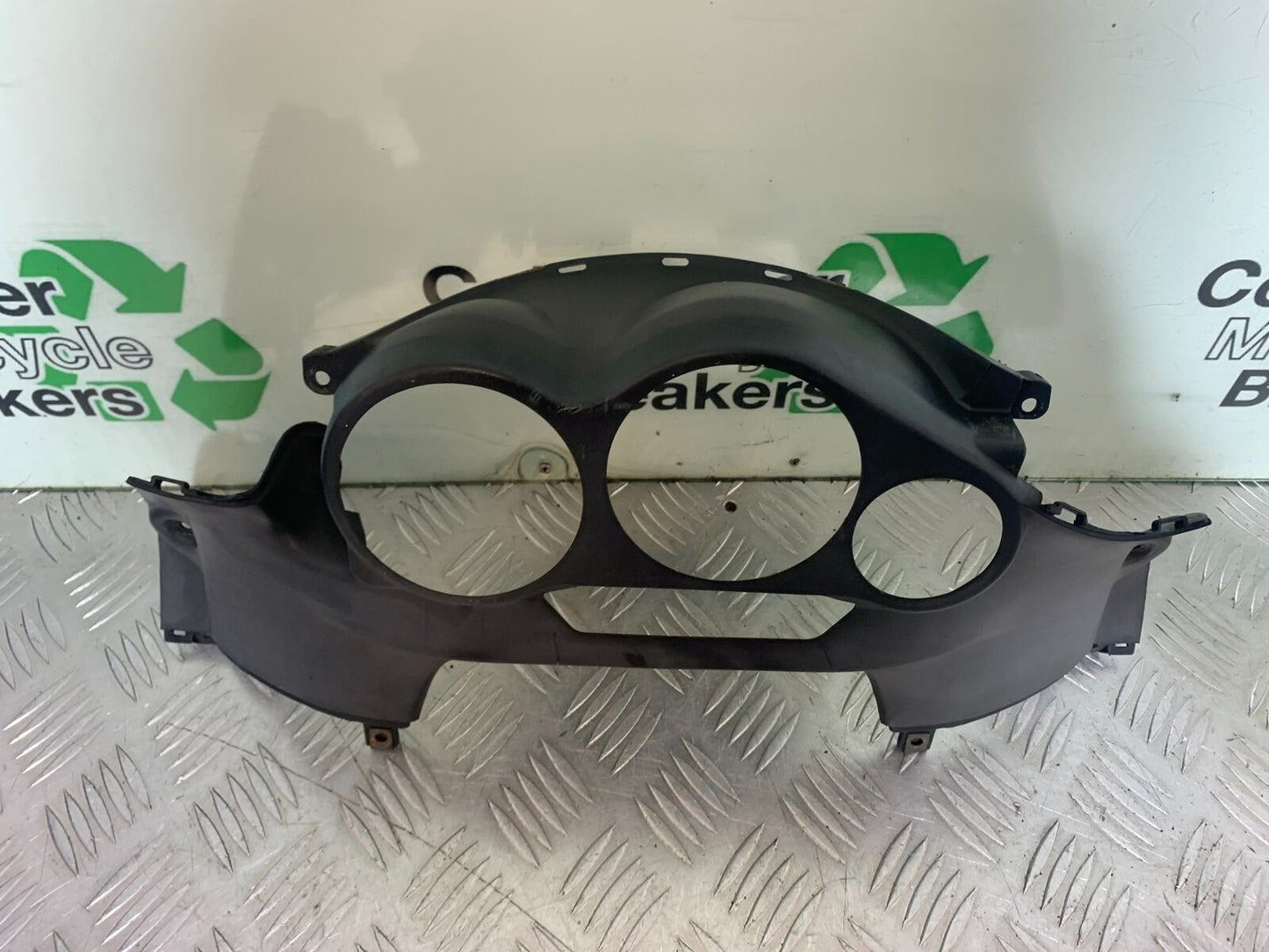 YAMAHA YZF600 YZF 600 THUNDERCAT CLOCKS SURROUND   1996-2003 (CMB1134)